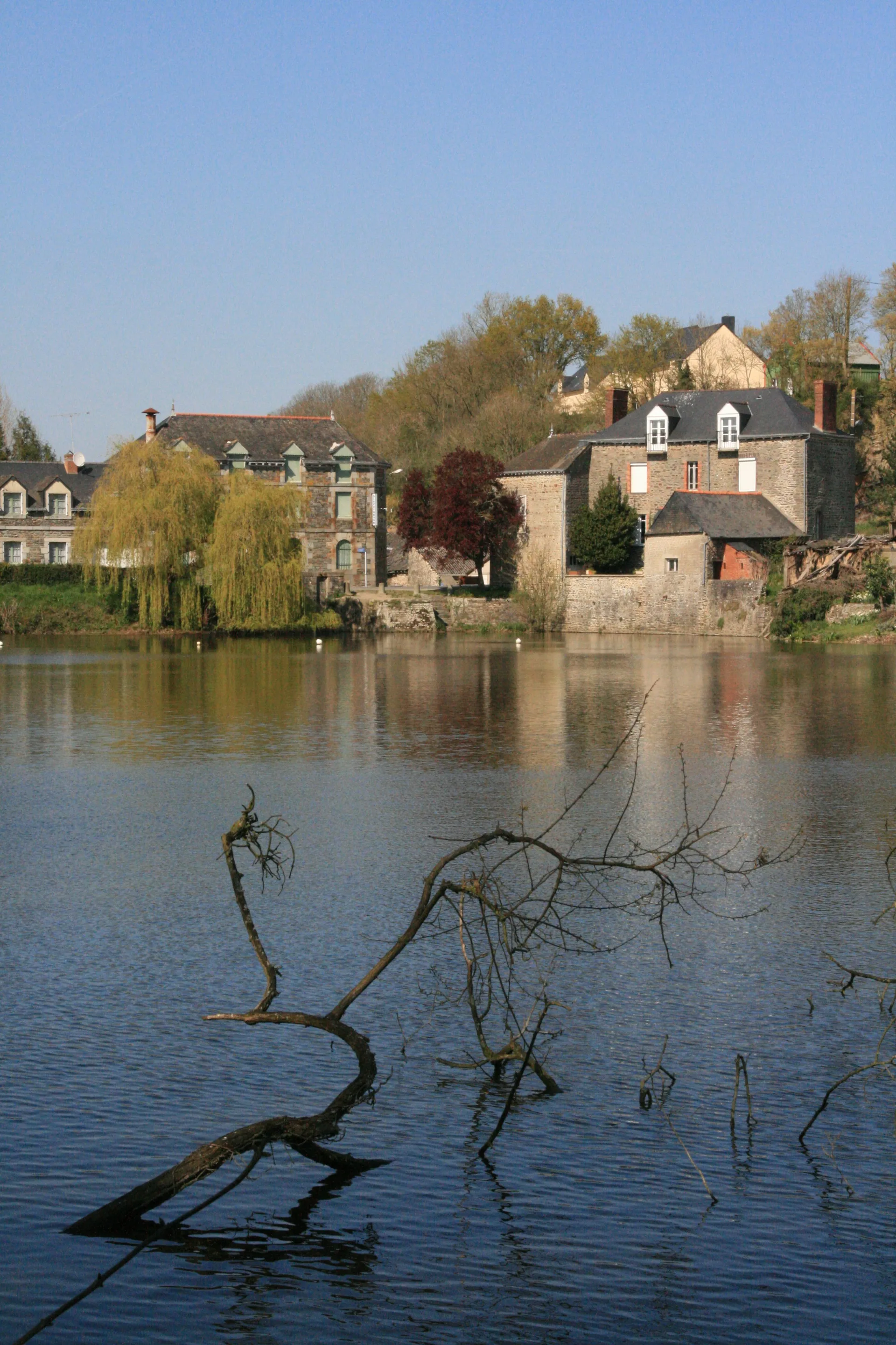 Etang de Marcille Robert à Marcillé-Robert — À 533 m du lac
