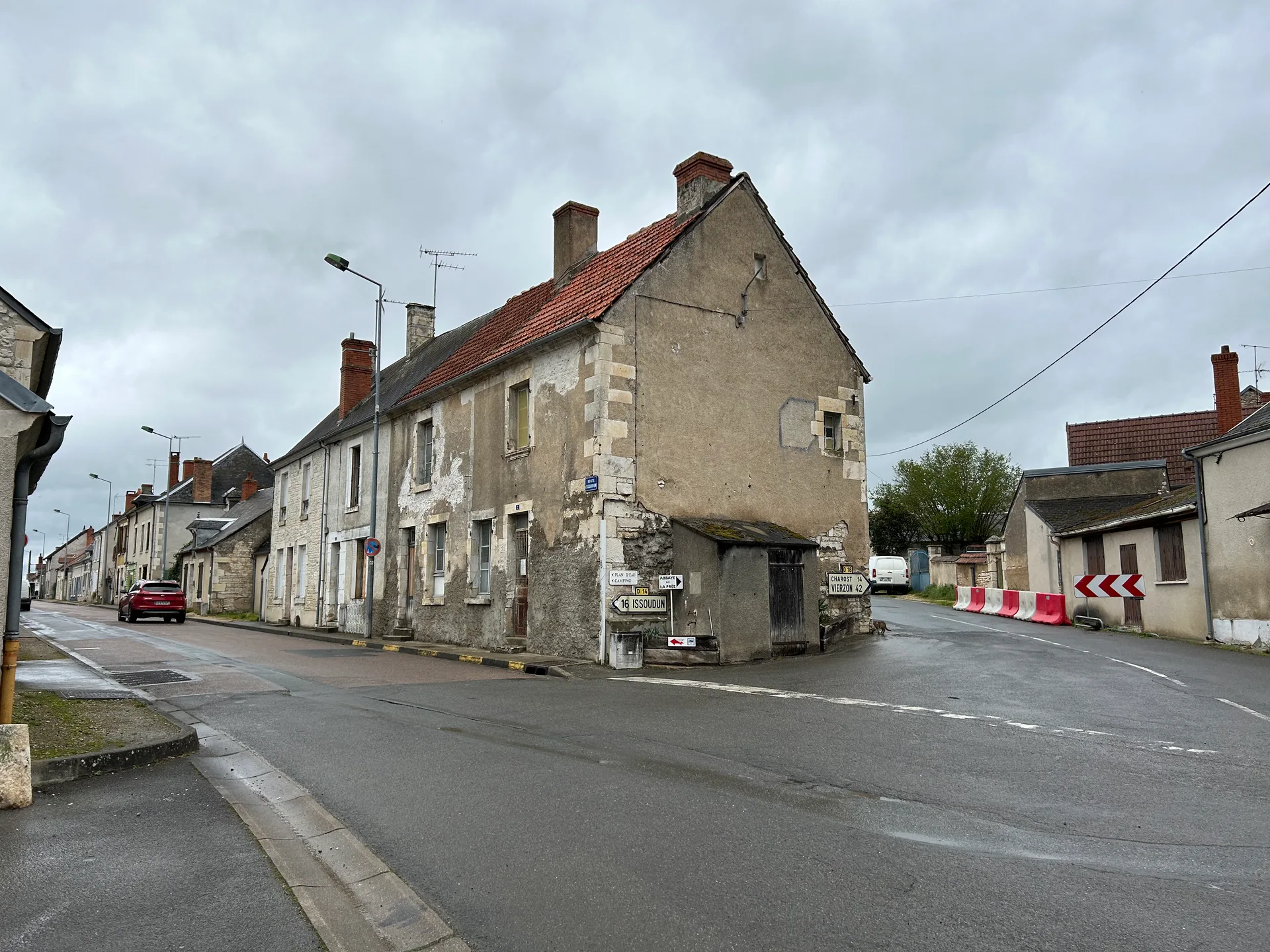 Etang de Mareuil à Mareuil-sur-Arnon — À 1,0 km du lac