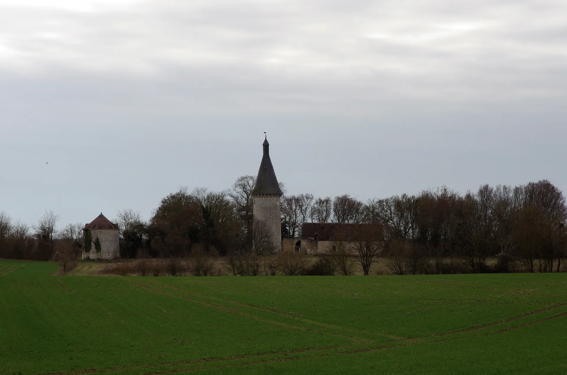 Etang de Mareuil à Mareuil-sur-Arnon — À 2,2 km du lac