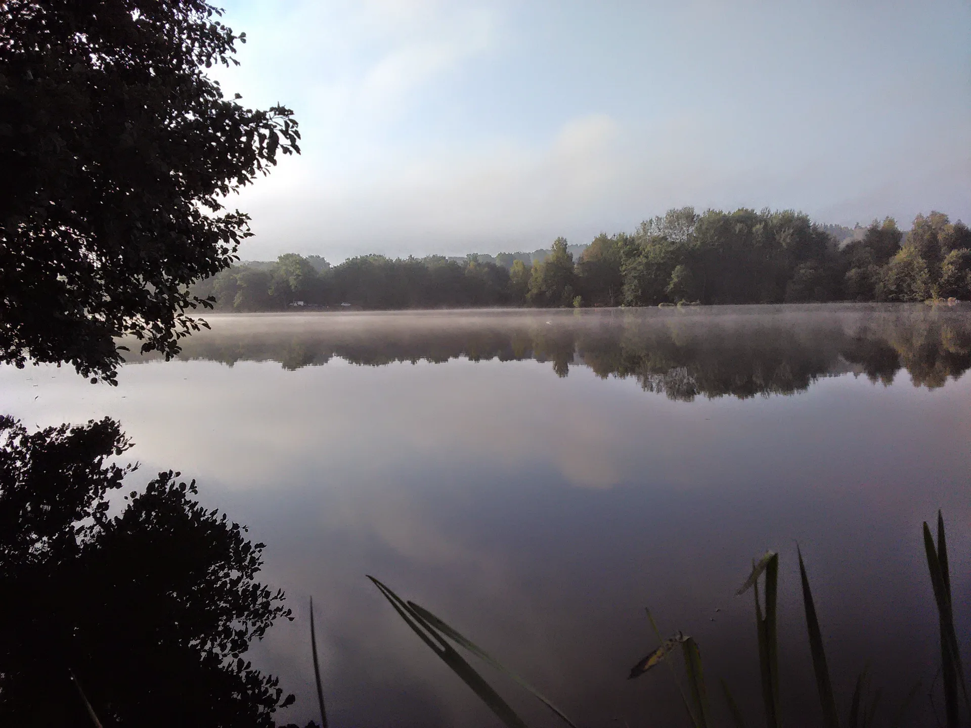 Etang de Moulin Morin à Champeau-en-Morvan — À 4,1 km du lac