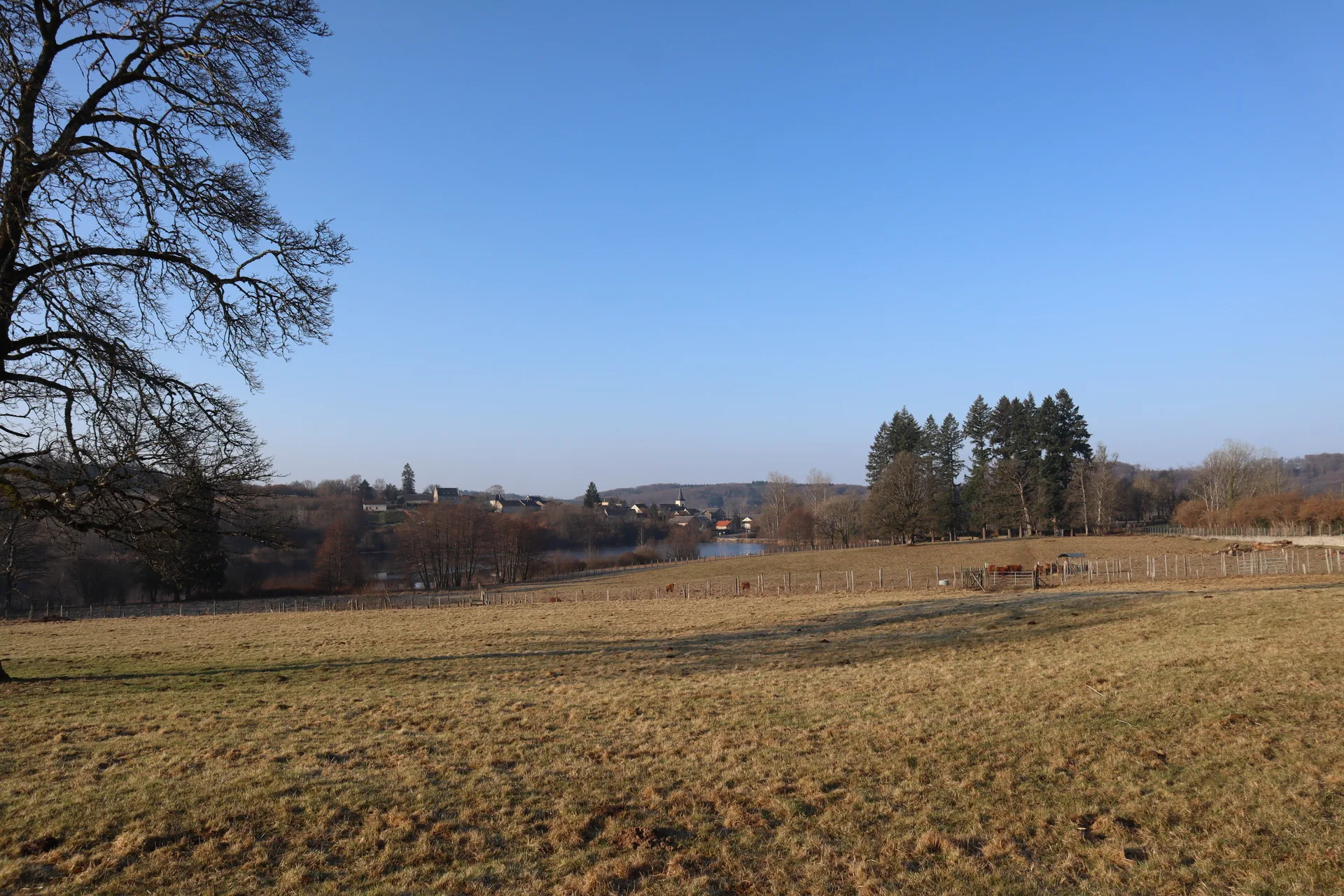Etang de Moulin Morin à Champeau-en-Morvan — À 4,1 km du lac