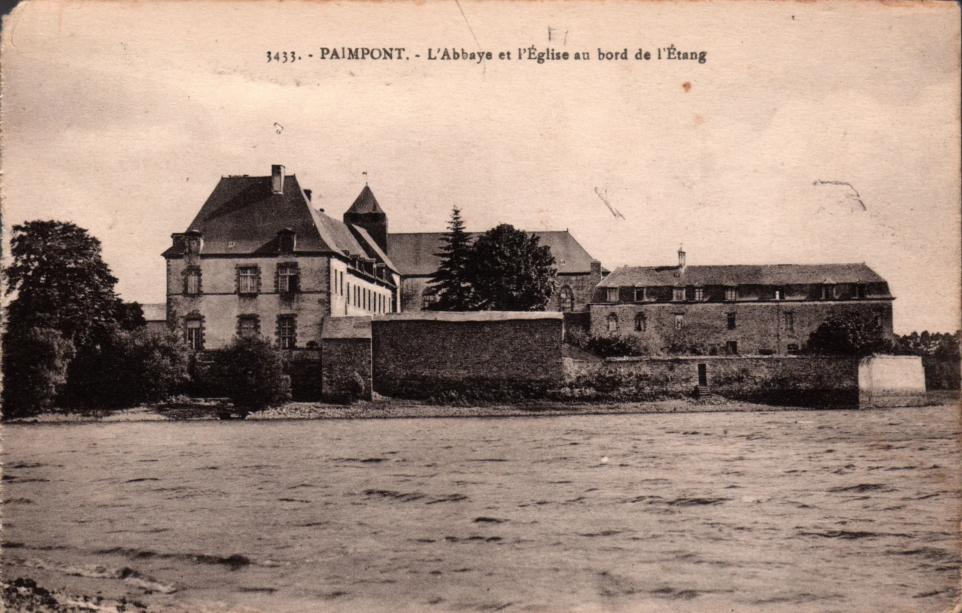 Etang de Paimpont à Paimpont — À 3,3 km du lac