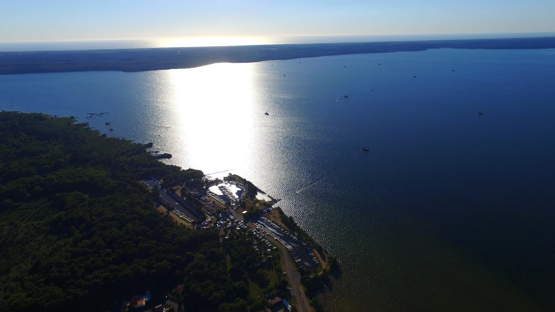 Etang de Parentis 01 à Gastes — À 465 m du lac