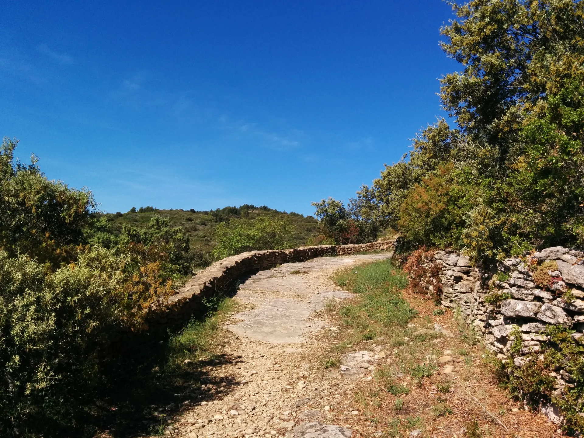 Etang de Pazac à Fournès — À 2,8 km du lac