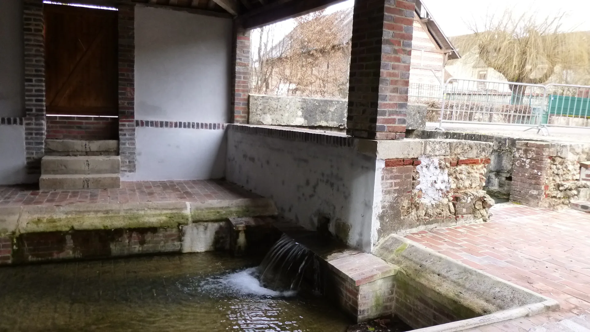 Etang de Petra à Charny Orée de Puisaye — À 2,6 km du lac