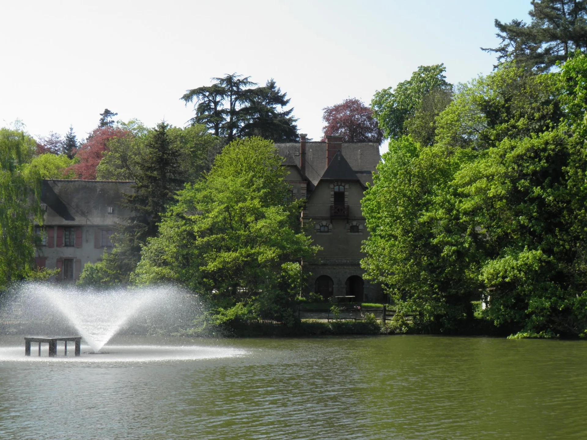 Etang de Port Brille à Port-Brillet — Sur le lac