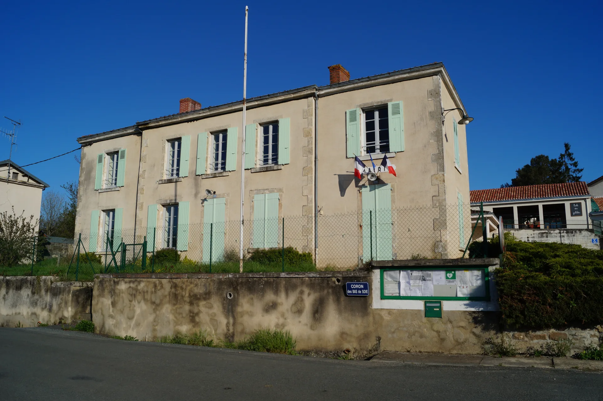 Etang de Puy de Serre à Puy-de-Serre — À 2,8 km du lac