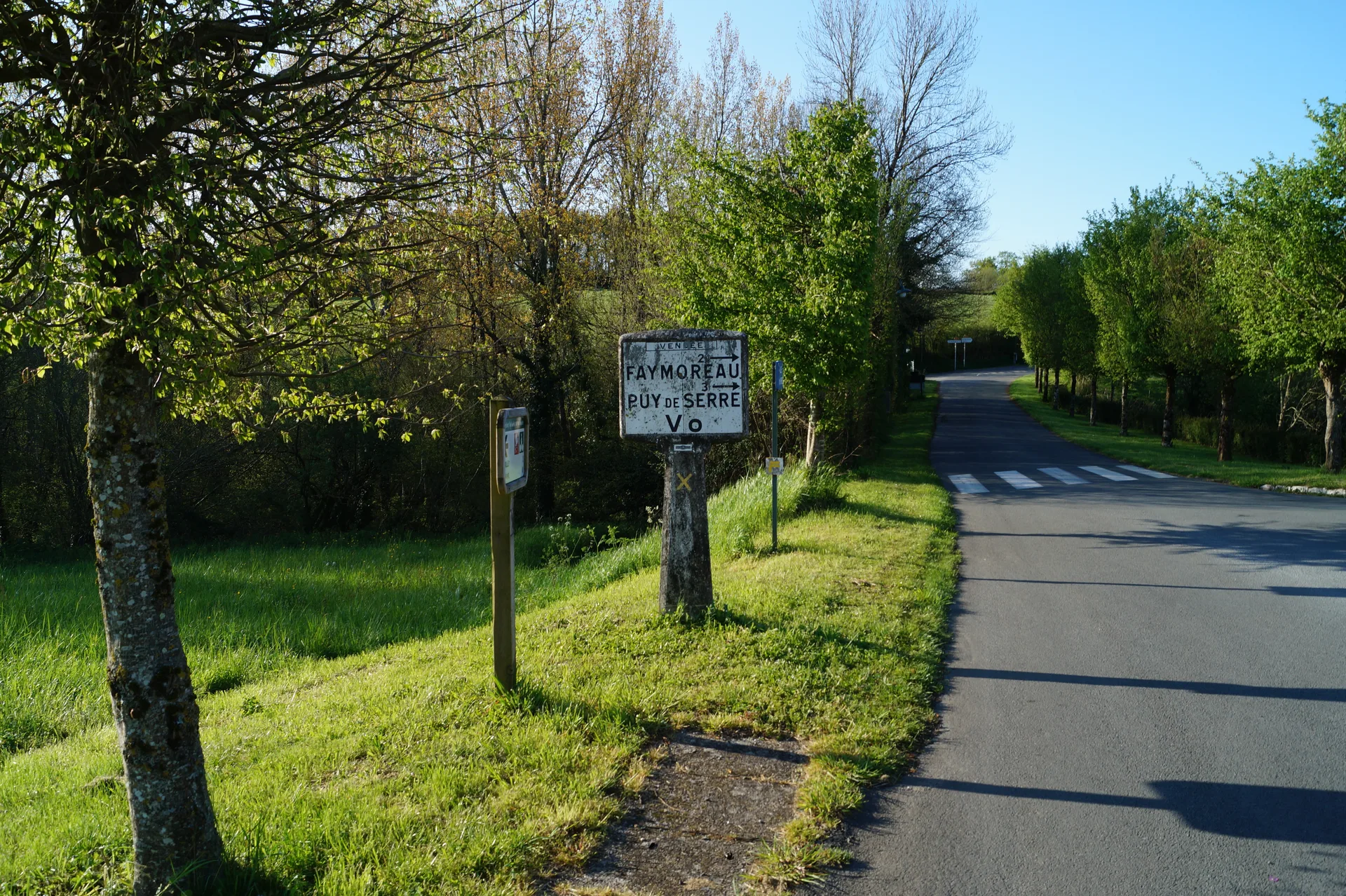 Etang de Puy de Serre à Puy-de-Serre — À 2,8 km du lac