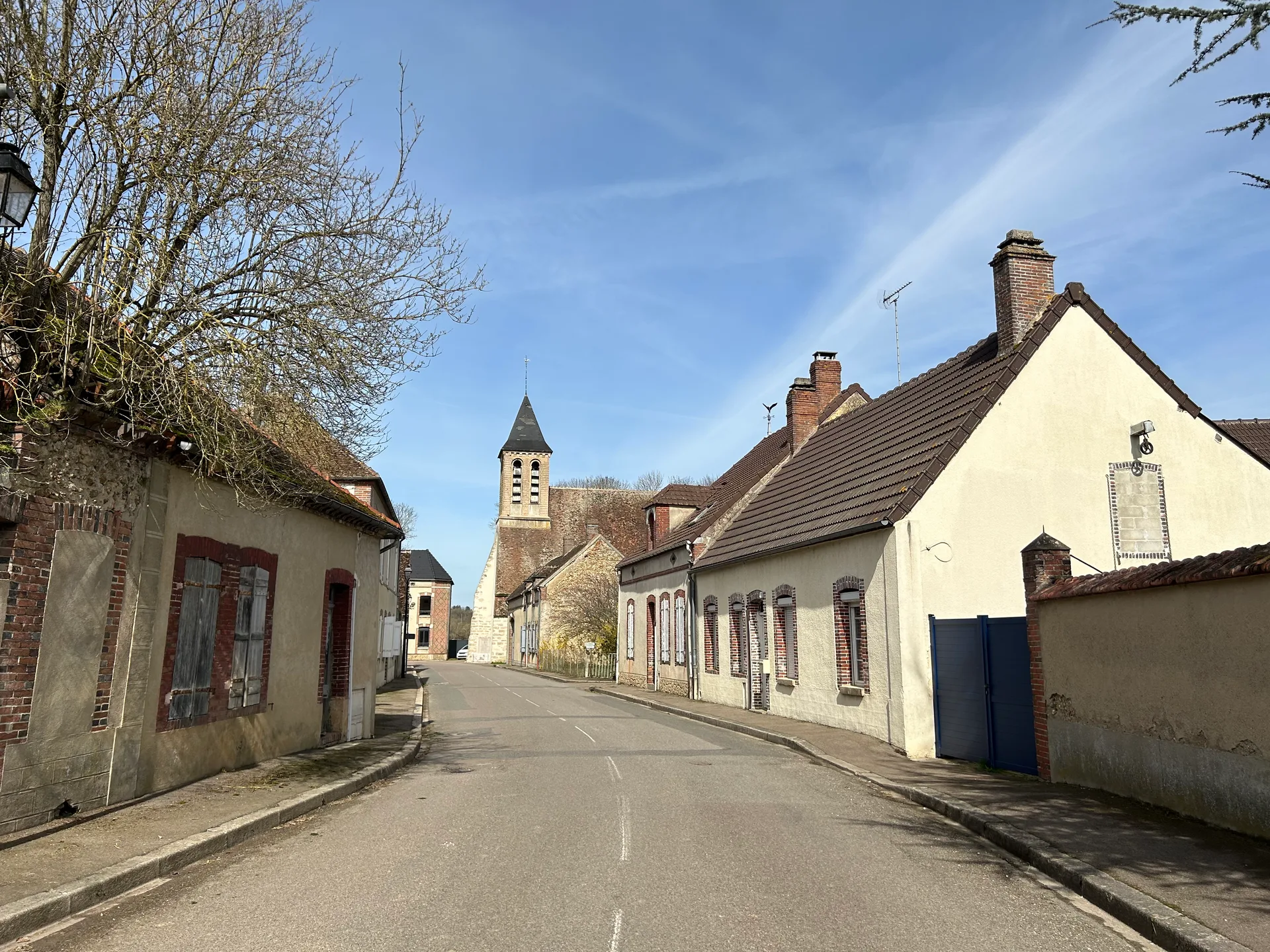 Etang de Sepeaux à Sépeaux-Saint Romain — À 3,1 km du lac