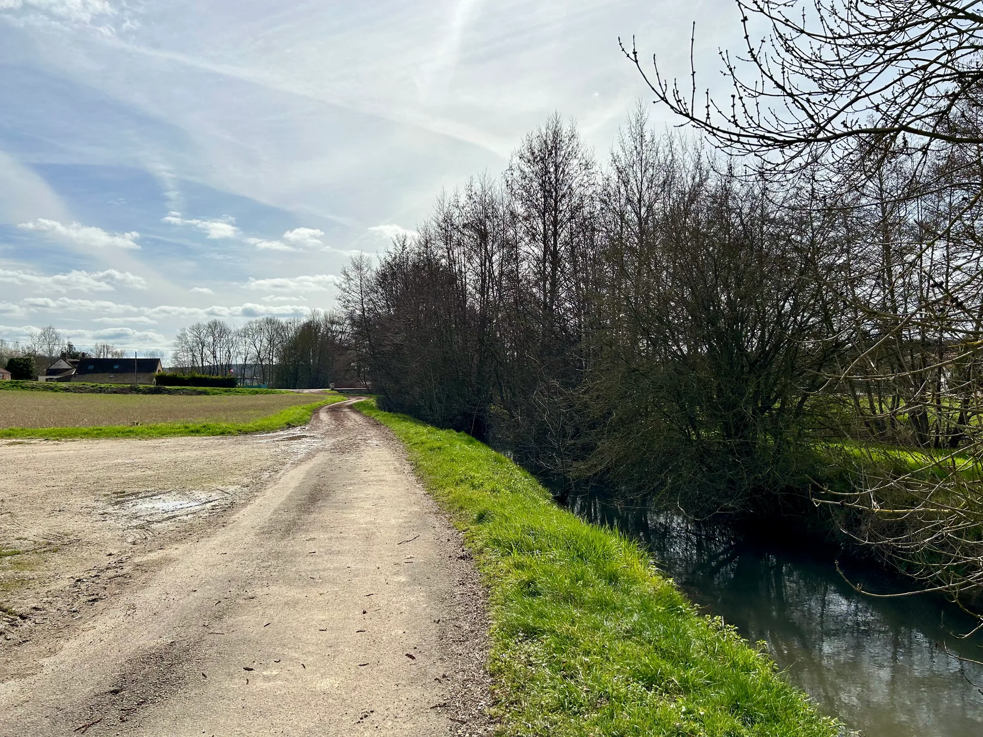 Etang de Sepeaux à Sépeaux-Saint Romain — À 3,3 km du lac
