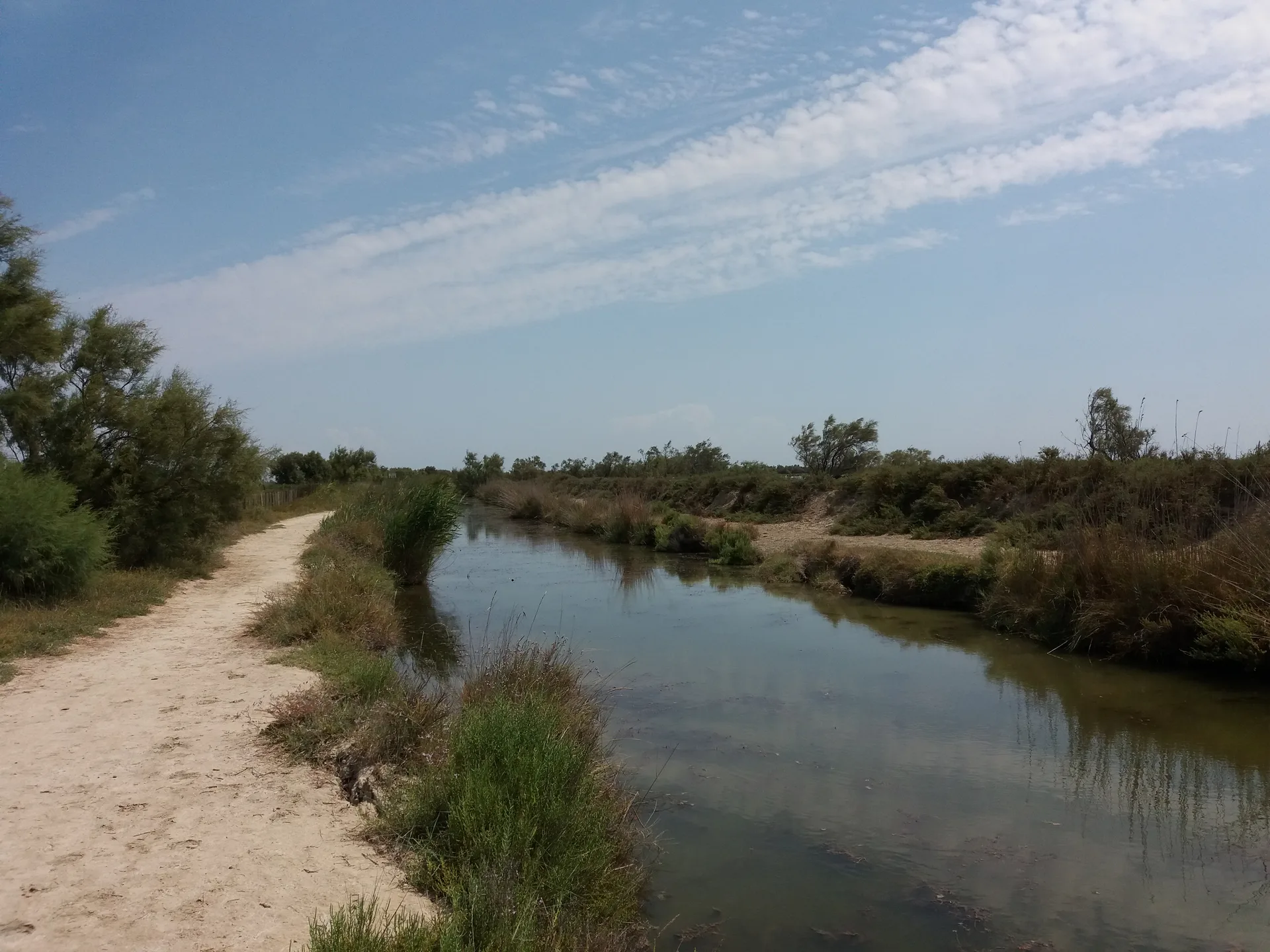 Étang de Vaccarès à Saintes-Maries-de-la-Mer — À 4,9 km du lac