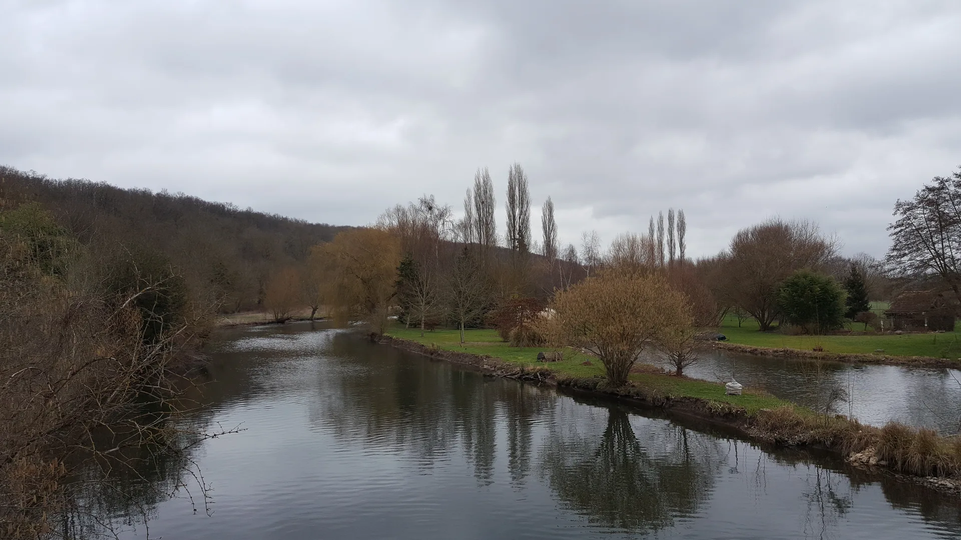 Etang de Vomigny à Saint-Denis-Lanneray — À 1,0 km du lac