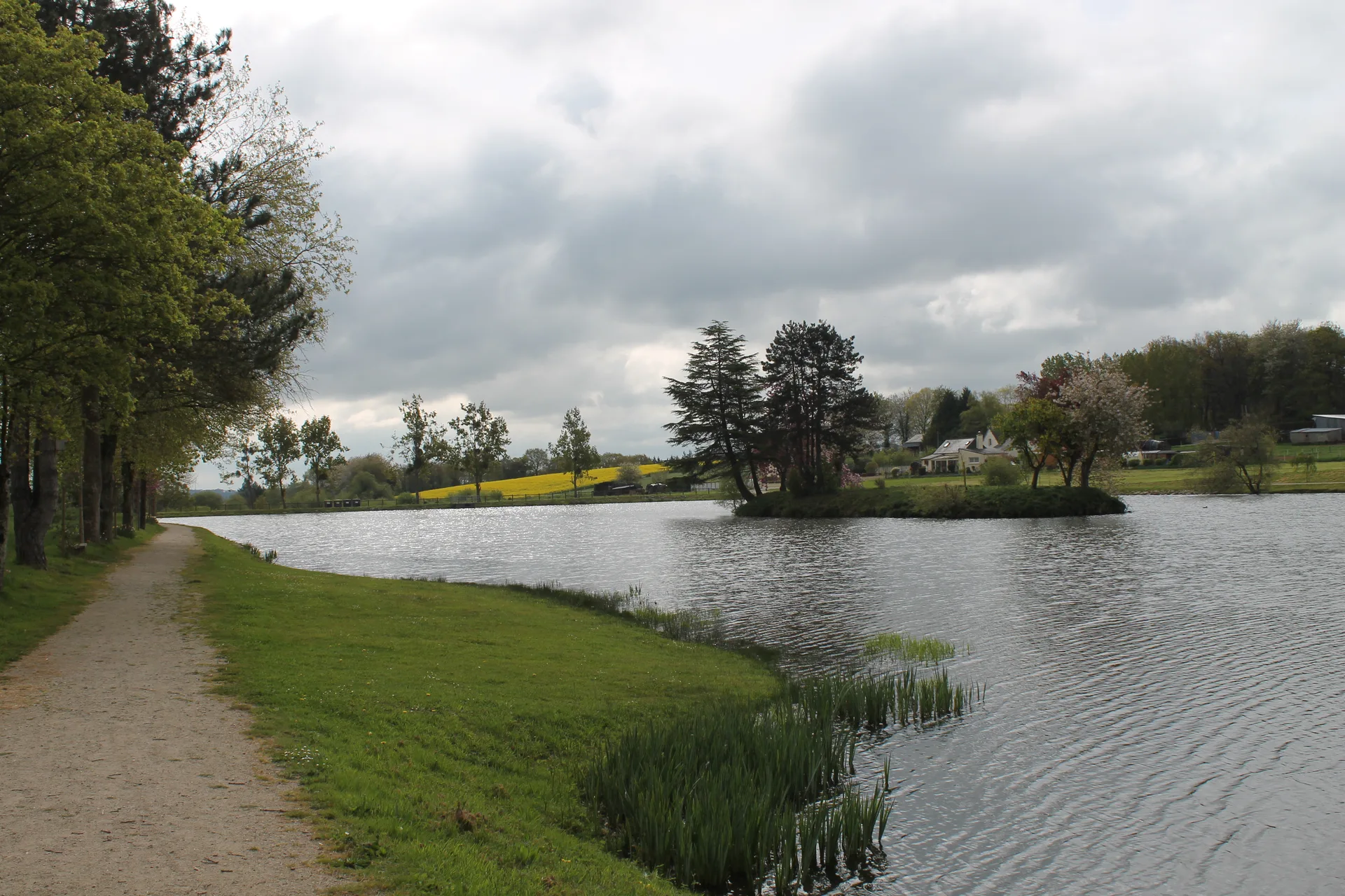Etang des Pes Bigots à Hémonstoir — À 3,6 km du lac
