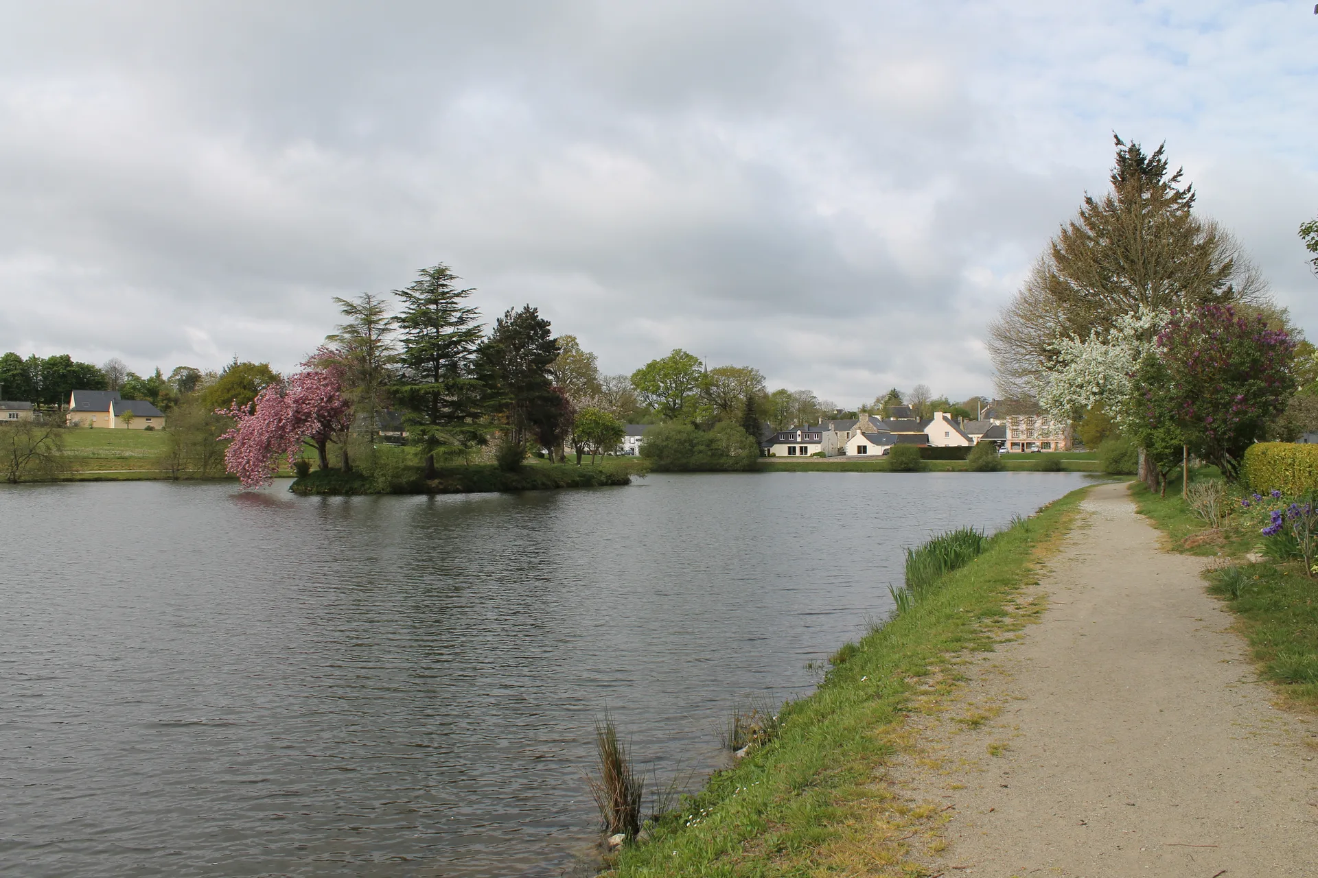 Etang des Pes Bigots à Hémonstoir — À 3,7 km du lac