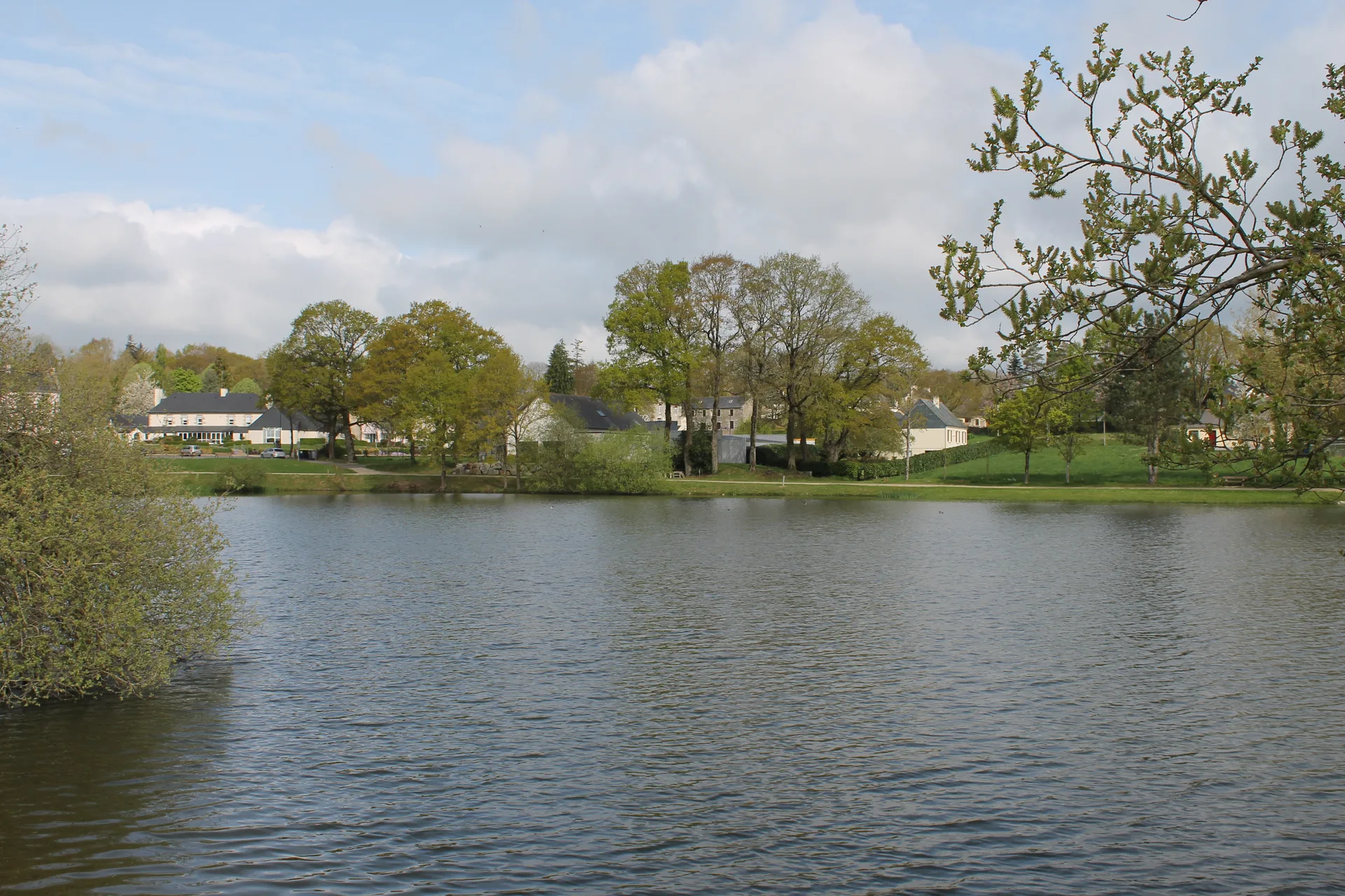 Etang des Pes Bigots à Hémonstoir — À 3,7 km du lac