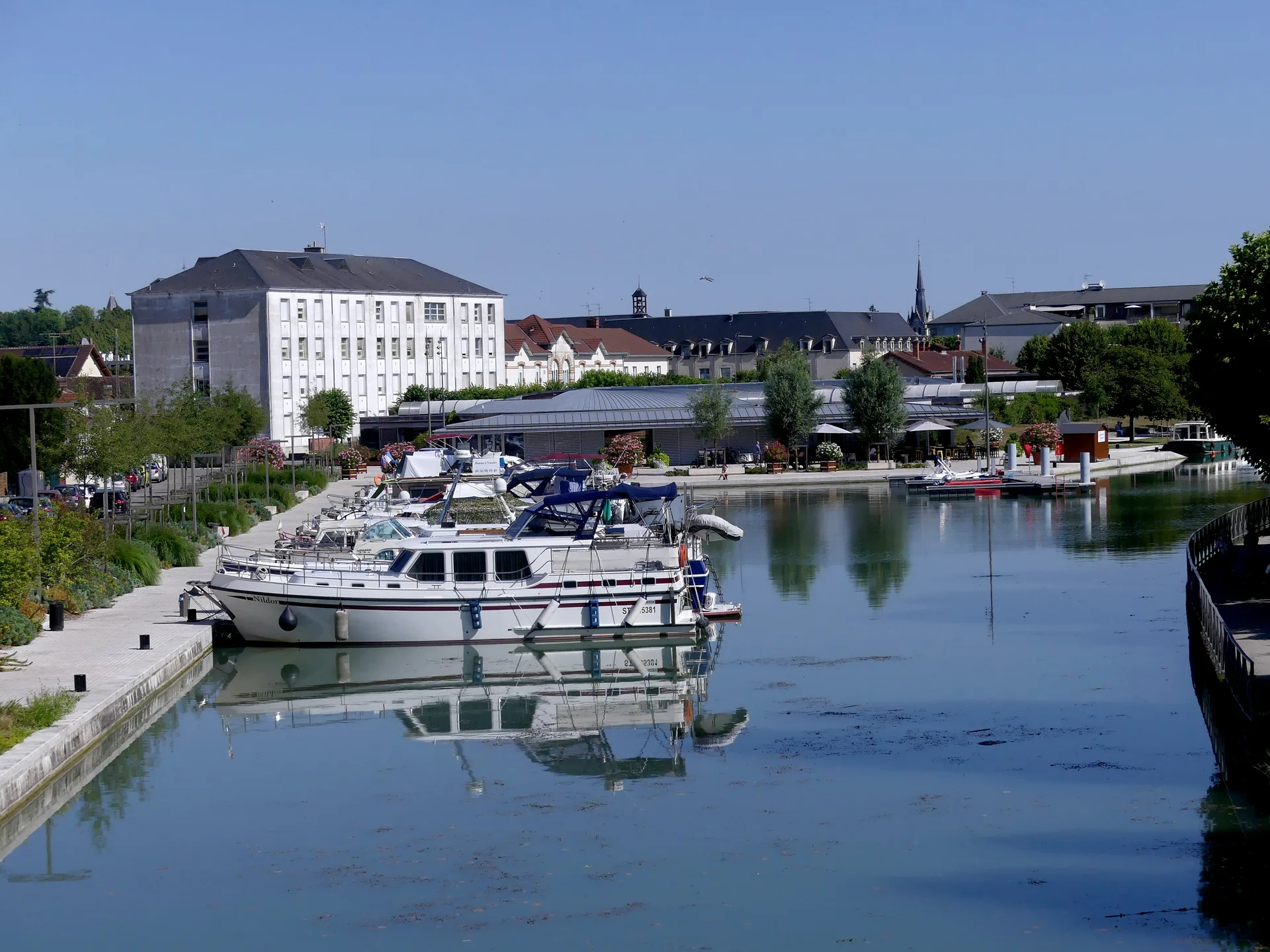 Etang des Savoies à Amilly — À 1,5 km du lac