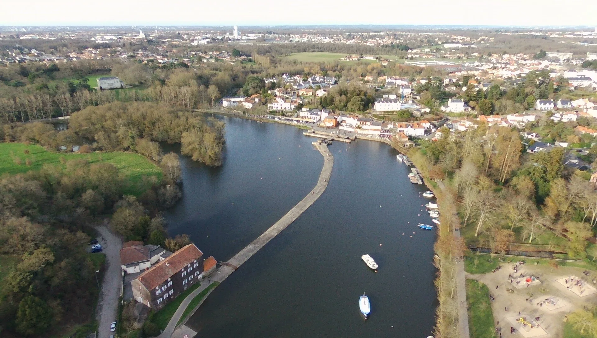 Etang du Loiry à Vertou — À 471 m du lac
