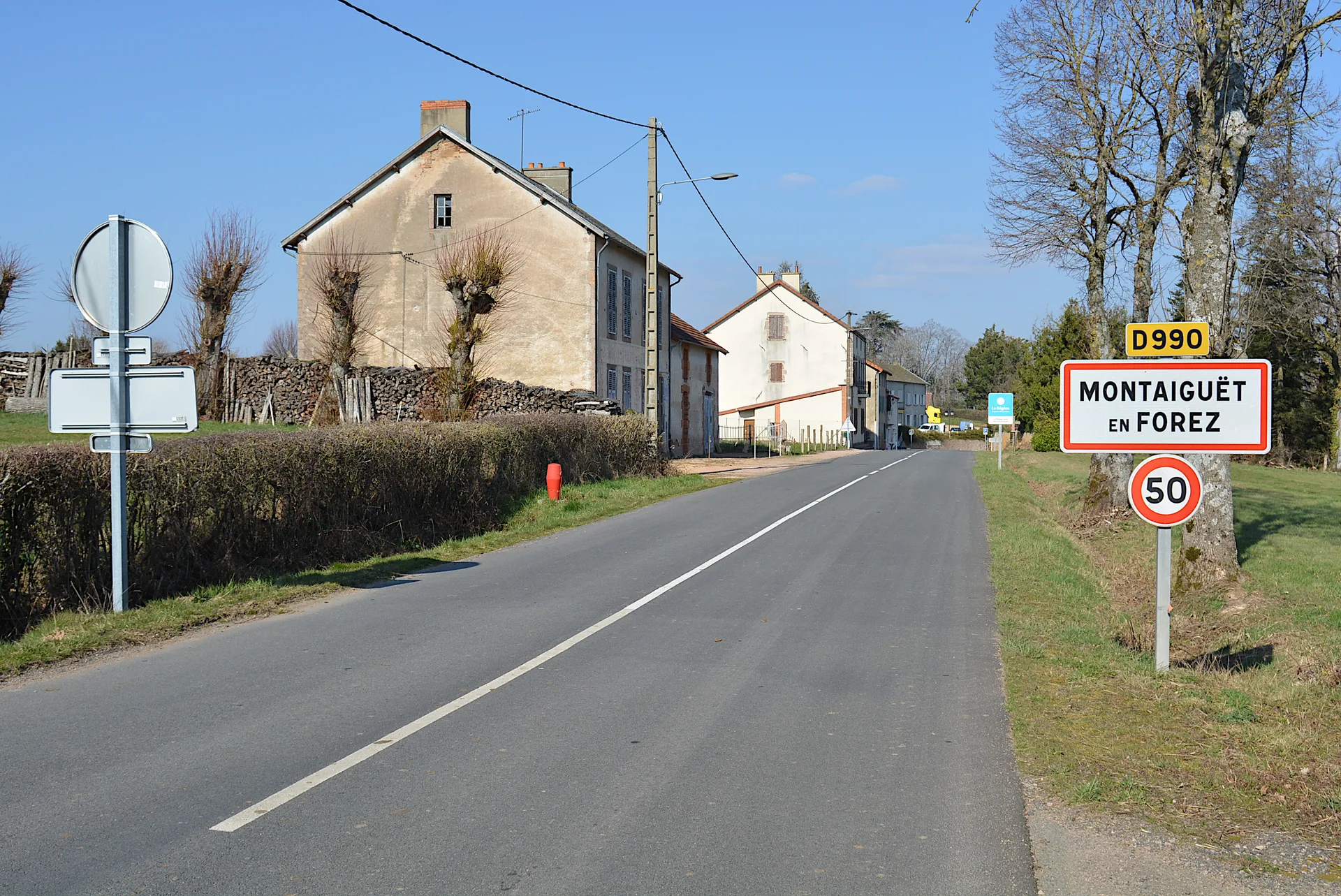 Etang du Moulin à Montaiguët-en-Forez — À 1,5 km du lac