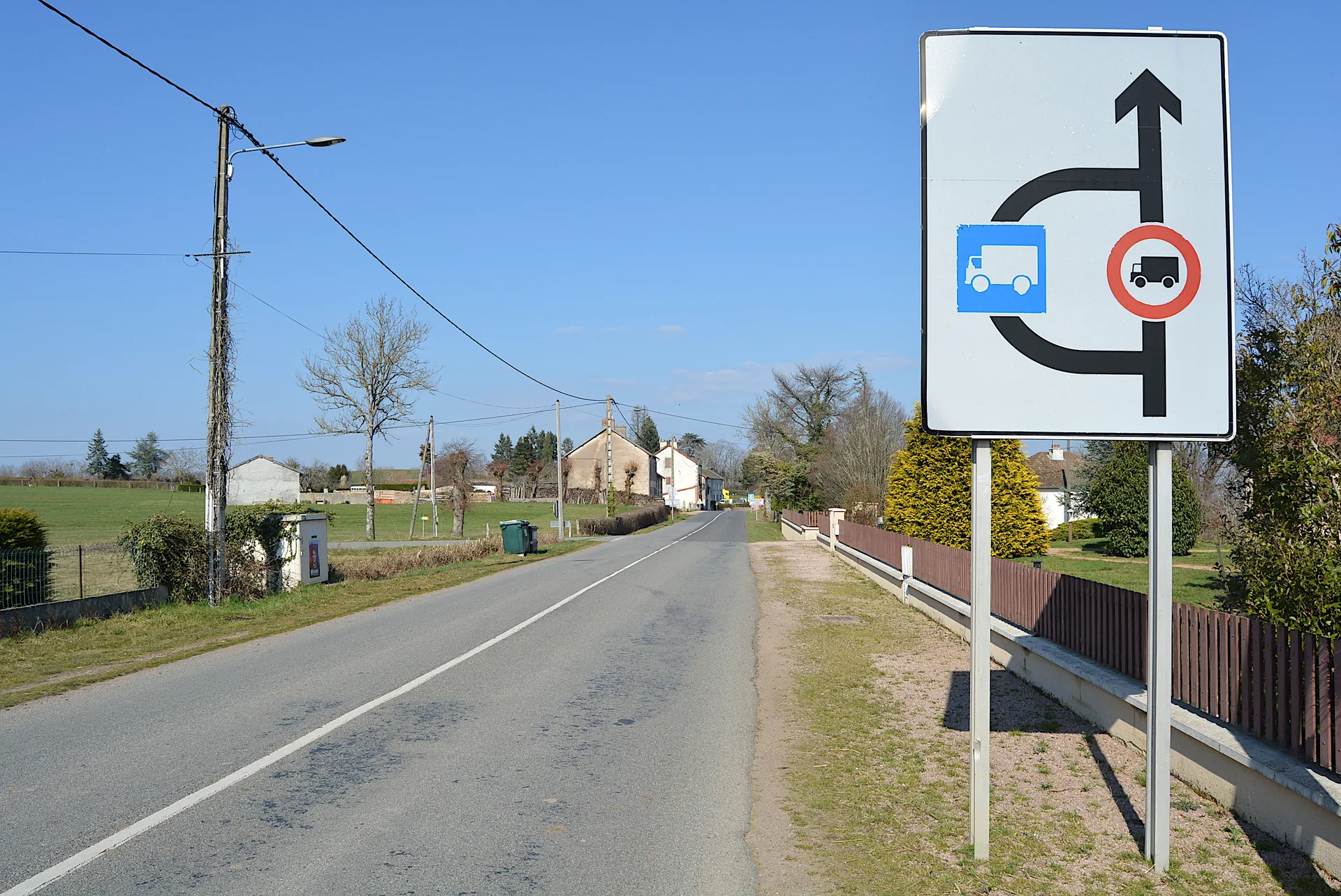 Etang du Moulin à Montaiguët-en-Forez — À 1,6 km du lac