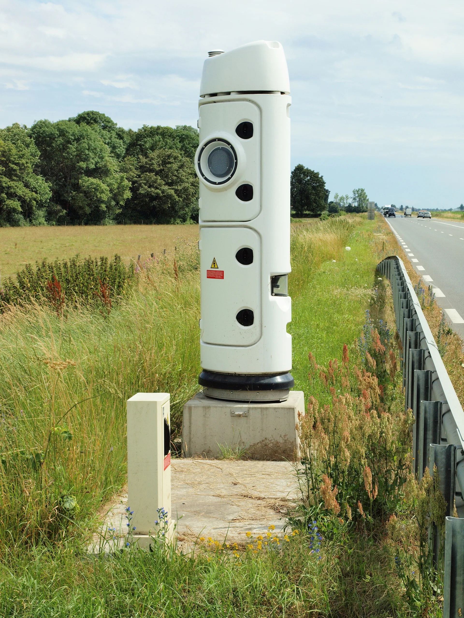 Etang du moulin à Saint-Gérand-de-Vaux — À 3,9 km du lac
