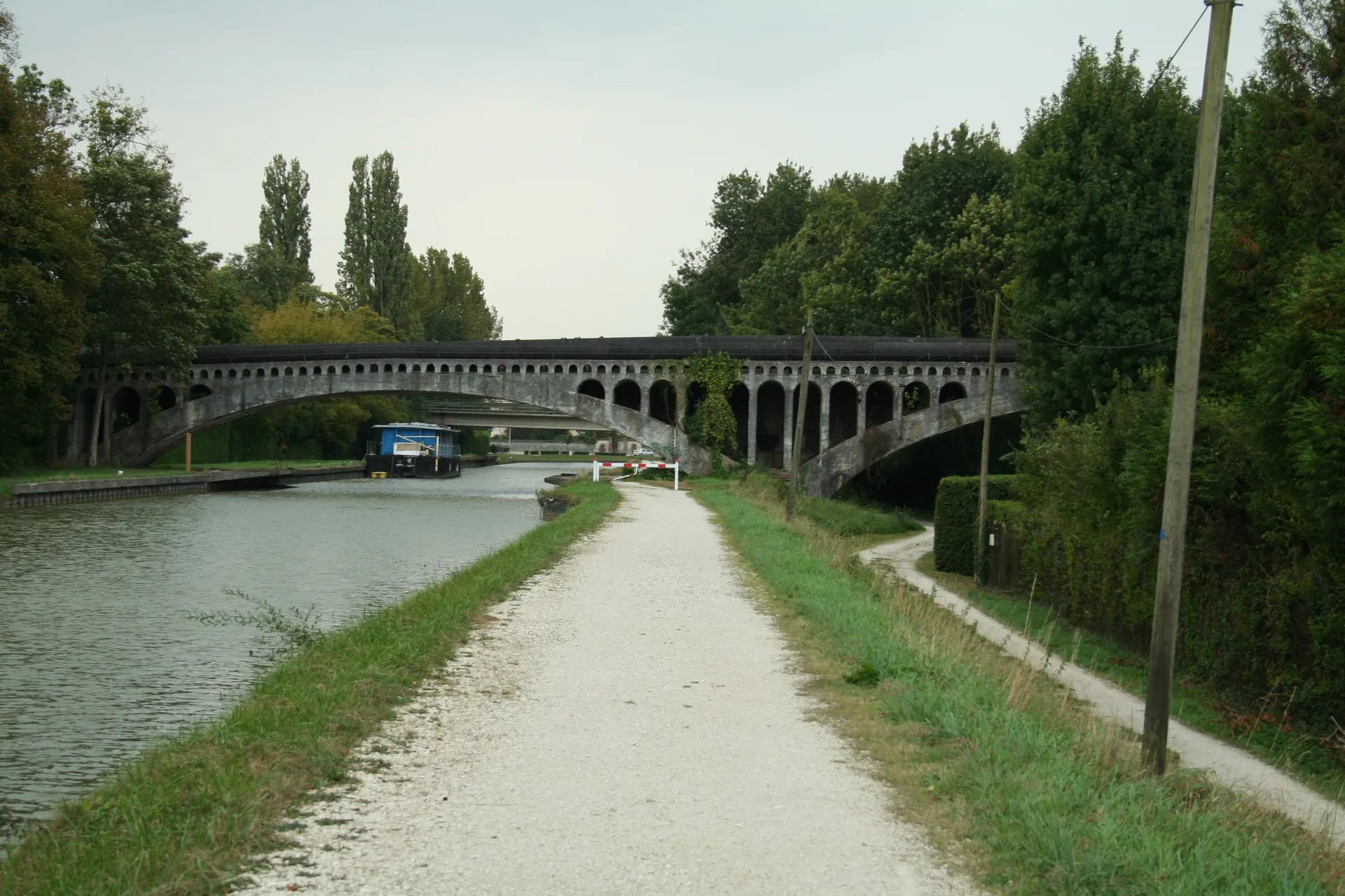 Etang du Pas à La Grande-Paroisse — À 4,0 km du lac