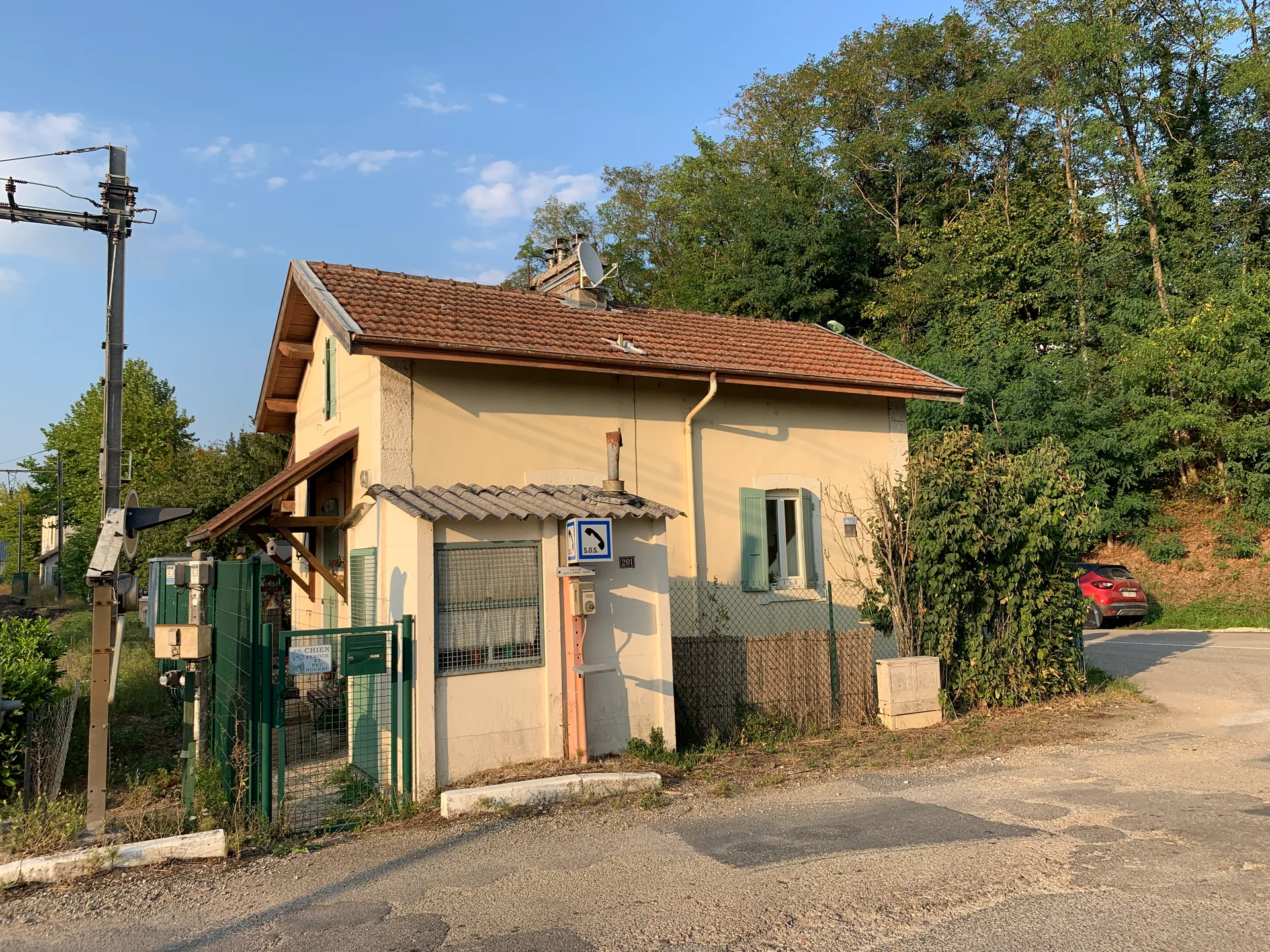 Etang du Servon à Saint-Étienne-du-Bois — À 267 m du lac