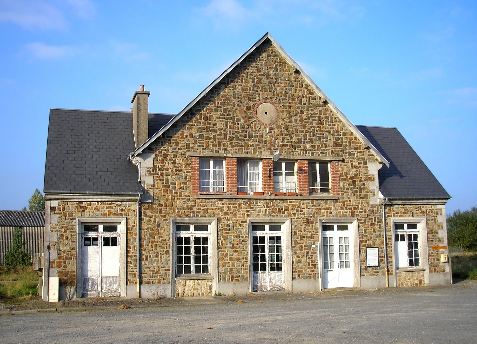 Etang du vieux chateau à Noues de Sienne — À 2,0 km du lac