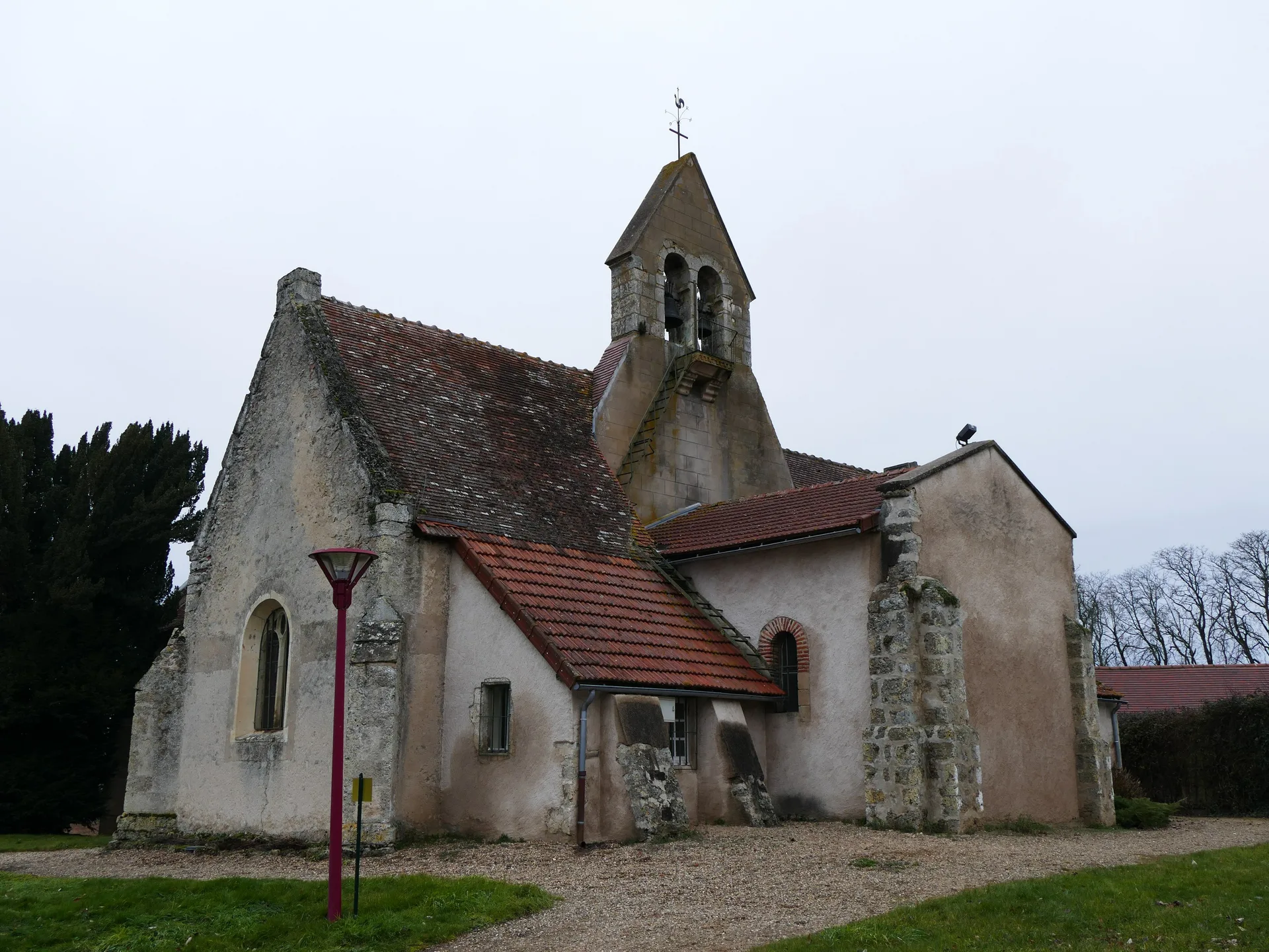 Etang du vieux moulin à Treteau — À 4,4 km du lac