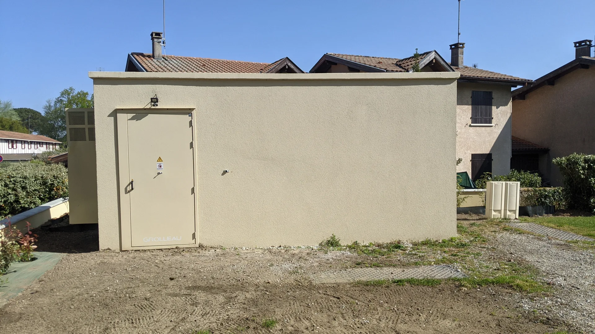 Etang du village sous les pins à Léon — À 3,1 km du lac