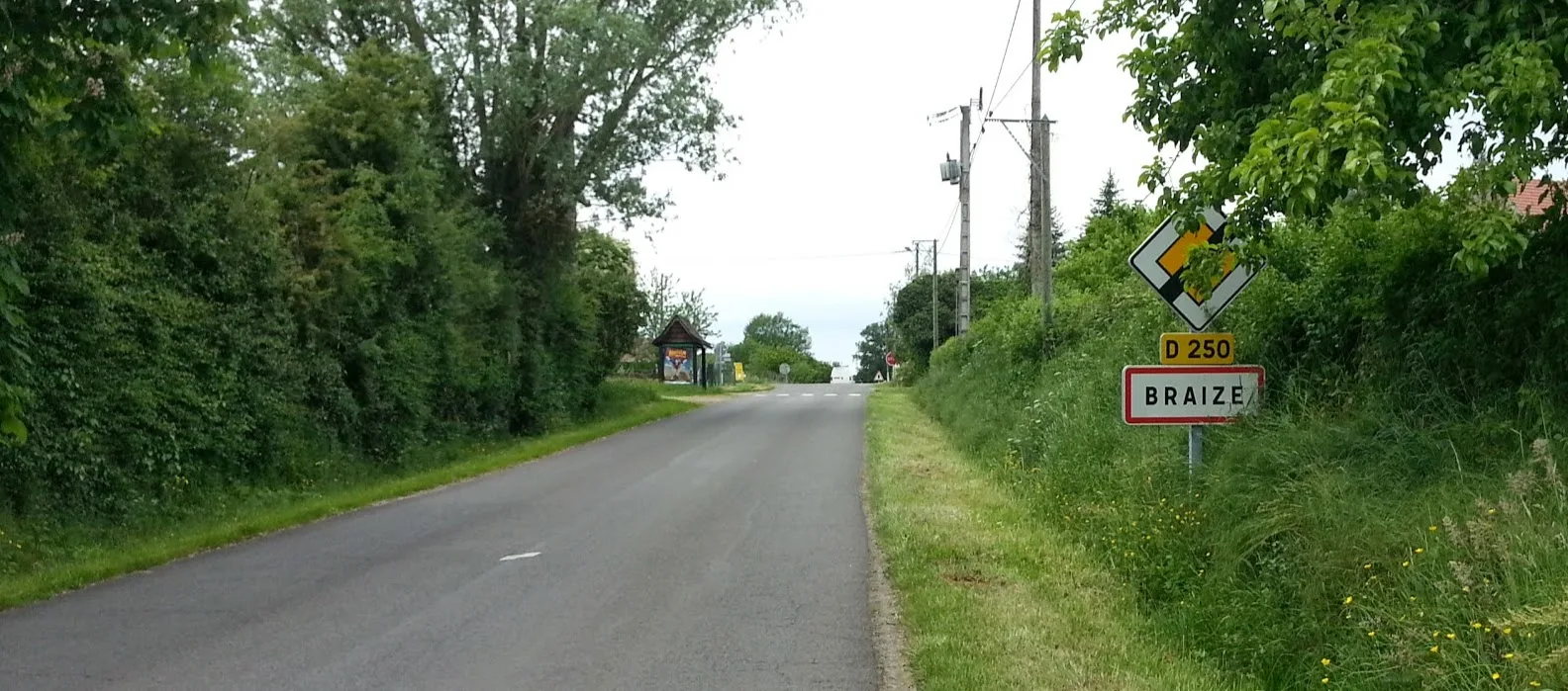 Etang Municipal à Braize — À 1,3 km du lac