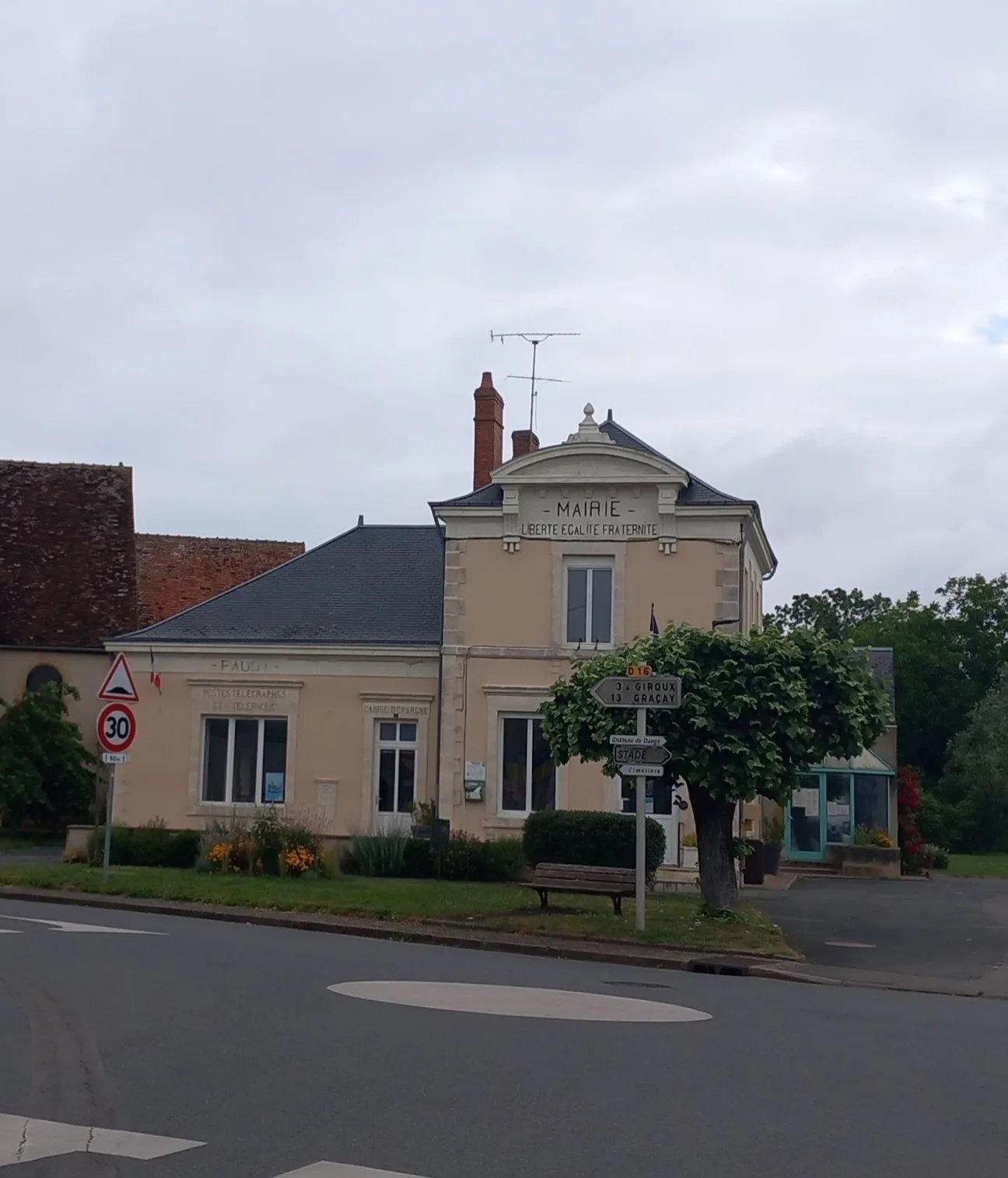 Etang Municipal de Giroux à Giroux — À 3,0 km du lac