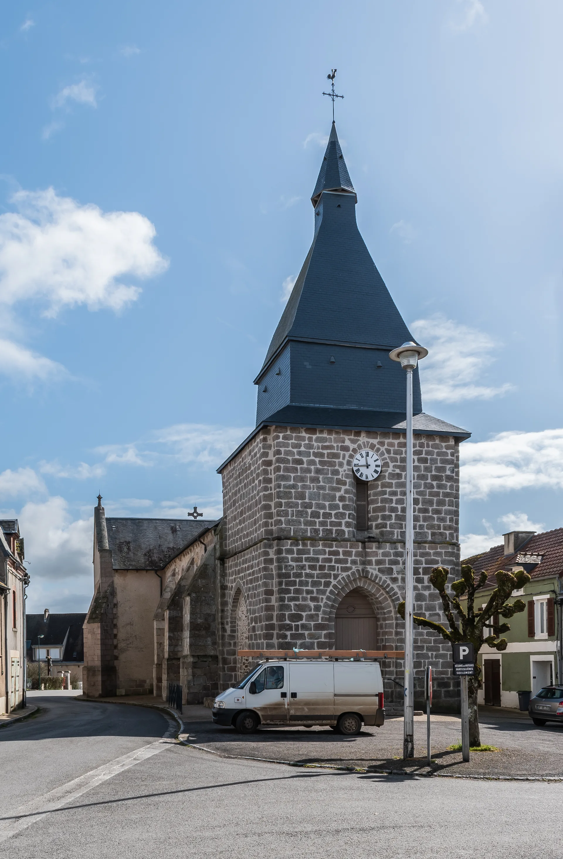 Etang Murat à Saint-Léger-Magnazeix — À 3,7 km du lac
