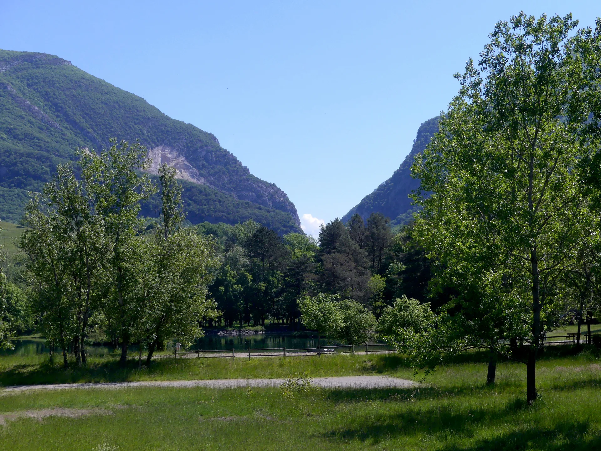 Etangs de la Malourdie à Motz — À 274 m du lac