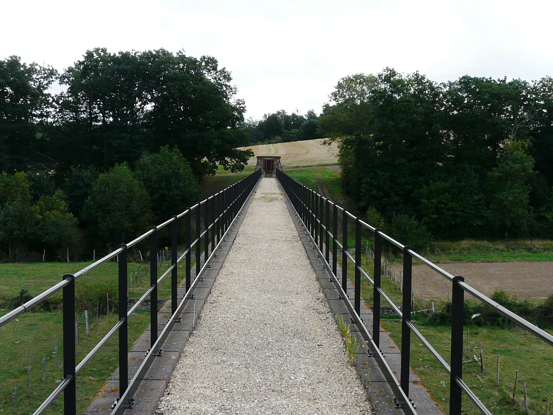 Etangs de Tillieres sur Avre à Bérou-la-Mulotière — À 3,7 km du lac