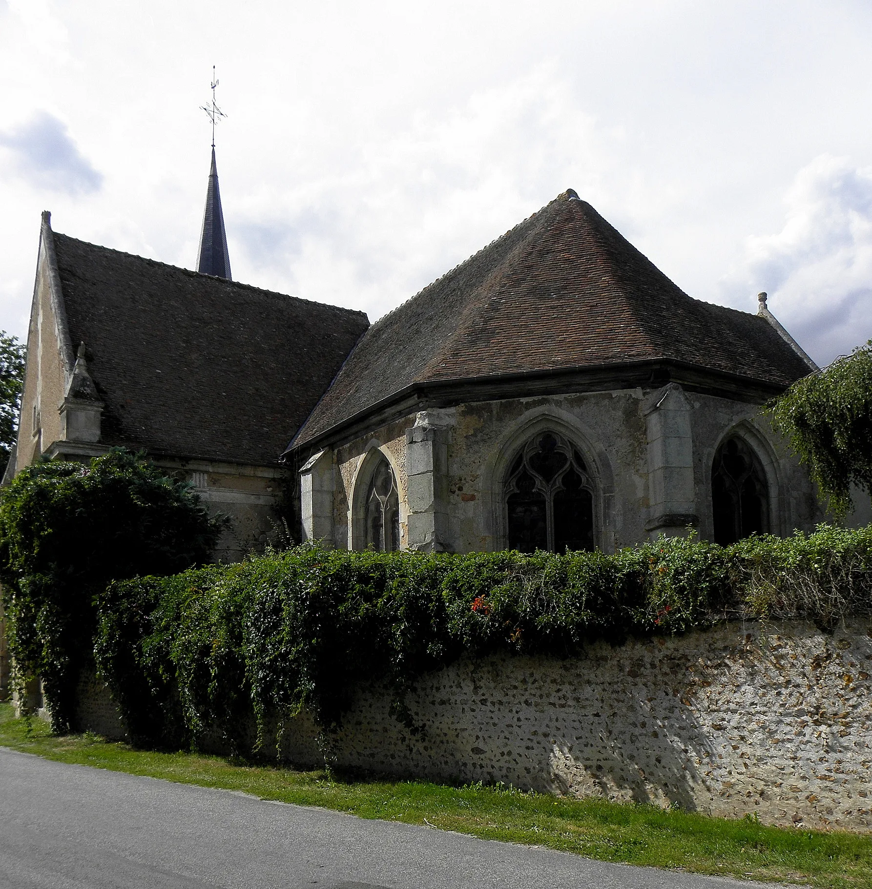 Etangs de Tillieres sur Avre à Bérou-la-Mulotière — À 340 m du lac