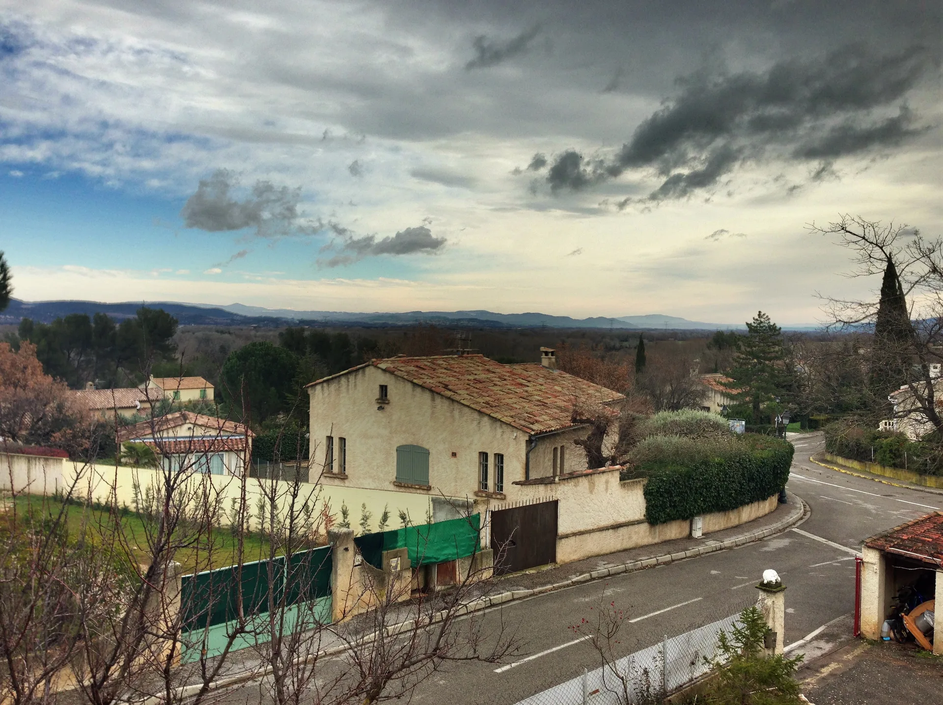 Etangs du Puy Sainte Reparade à Le Puy-Sainte-Réparade — À 2,5 km du lac