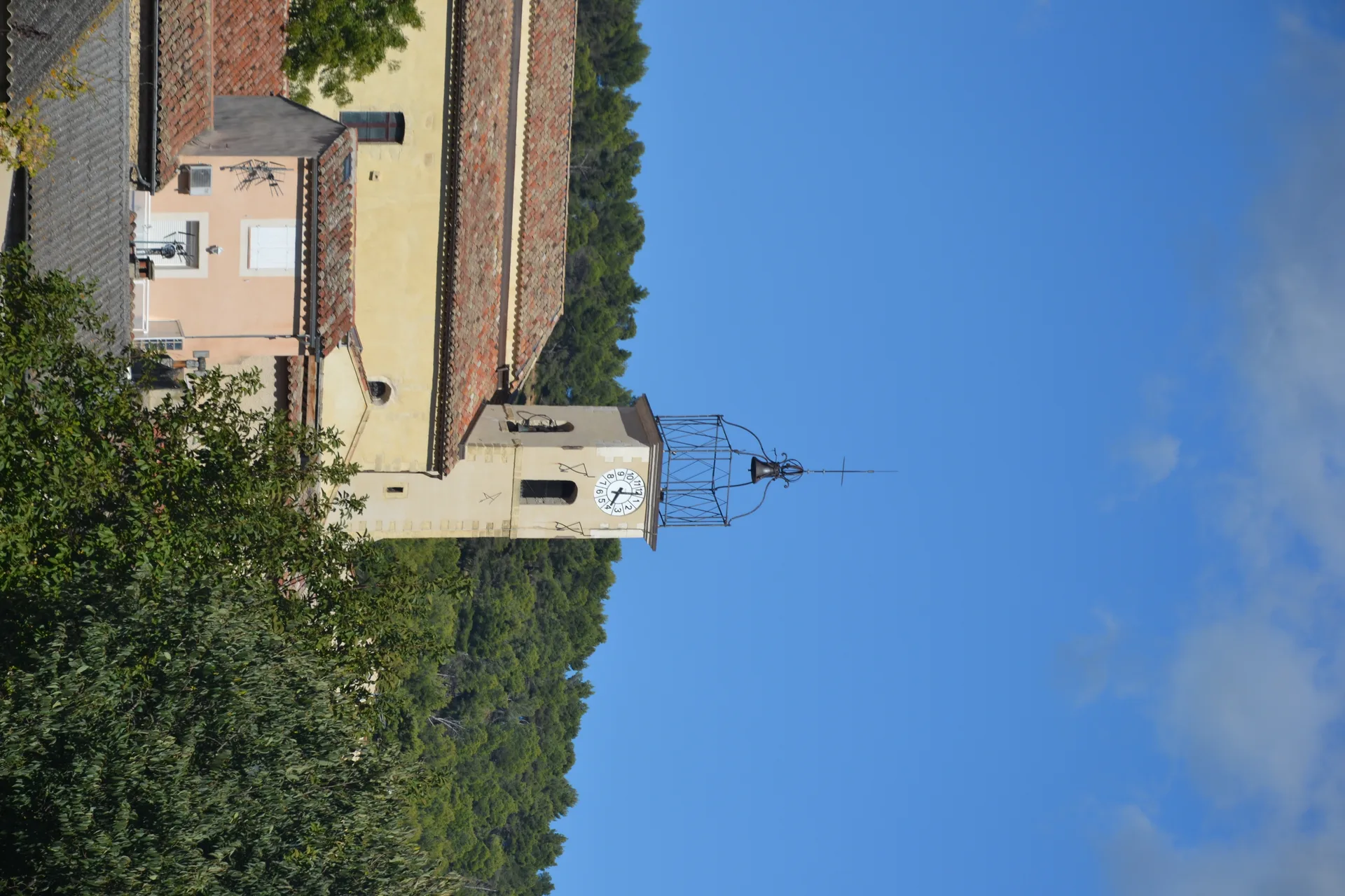 Etangs du Puy Sainte Reparade à Le Puy-Sainte-Réparade — À 3,1 km du lac