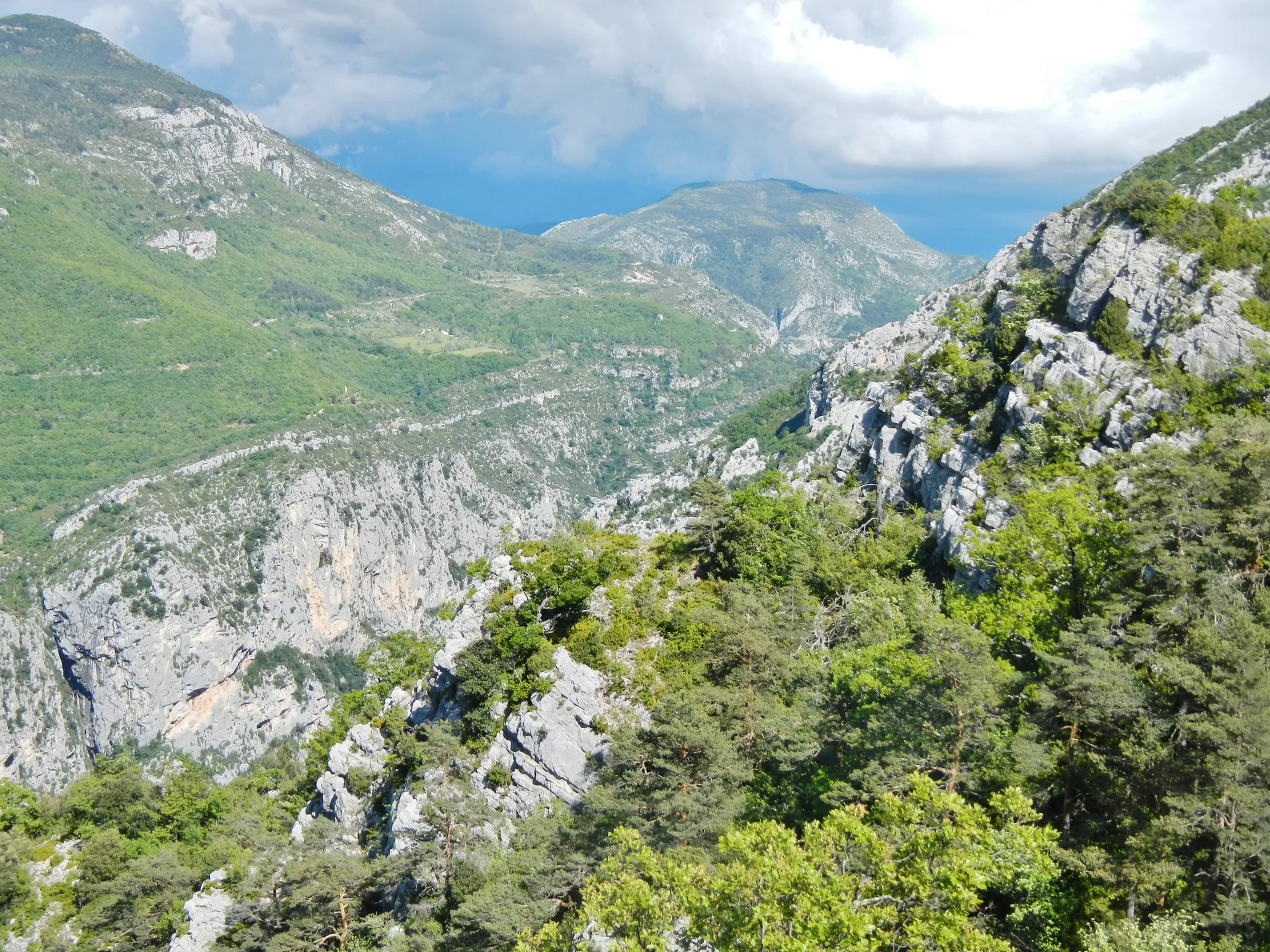 Gorges du Verdon à Aiguines — À 1,3 km du lac