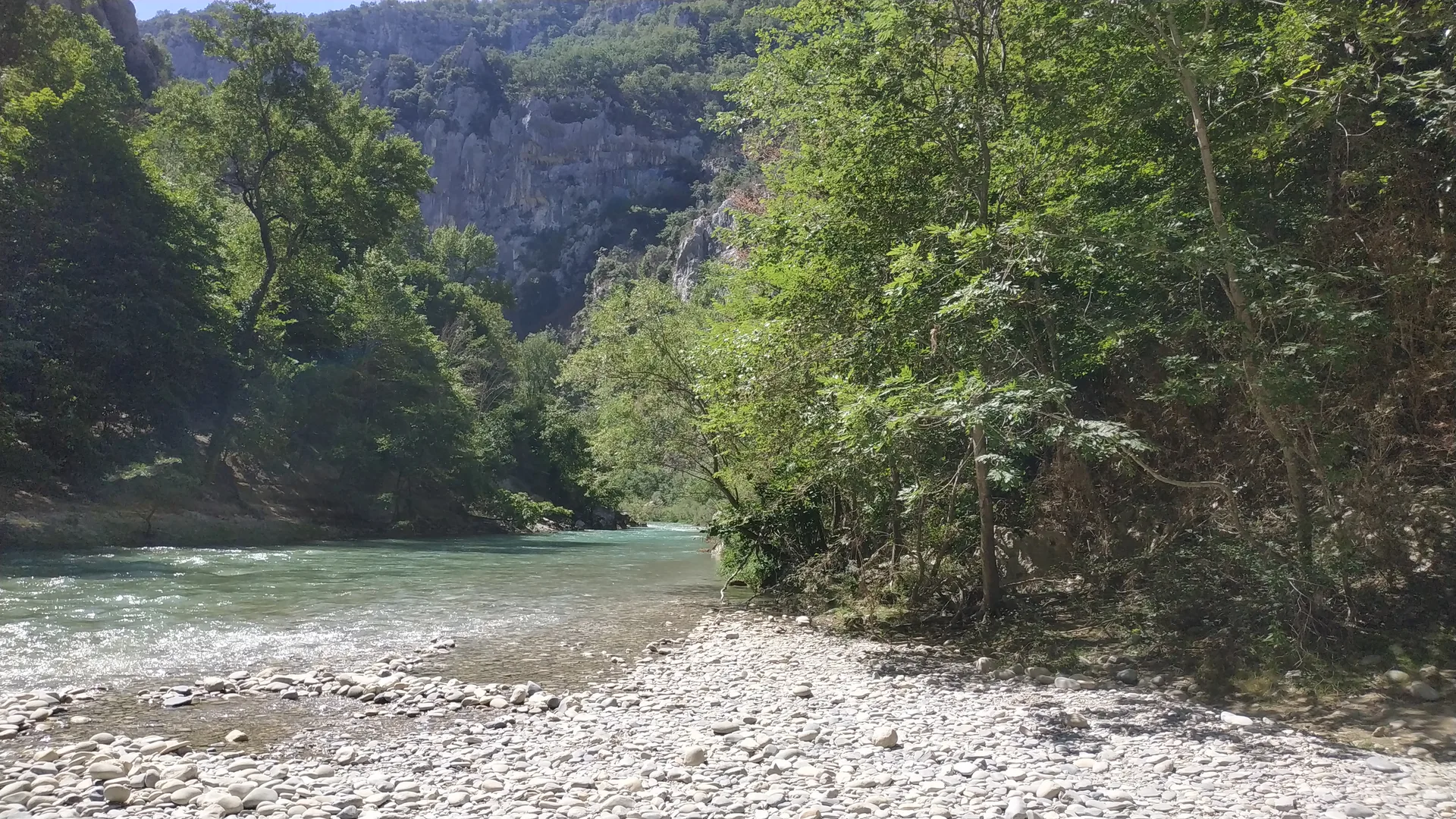 Gorges du Verdon à Aiguines — À 1,7 km du lac