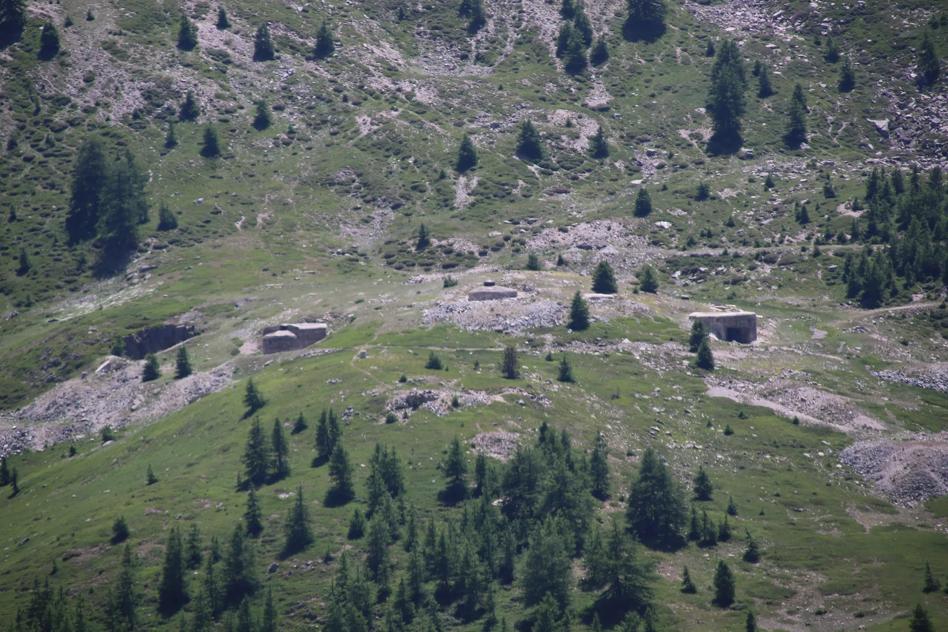 Grand lac de l'Oule à La Salle-les-Alpes — À 1,4 km du lac