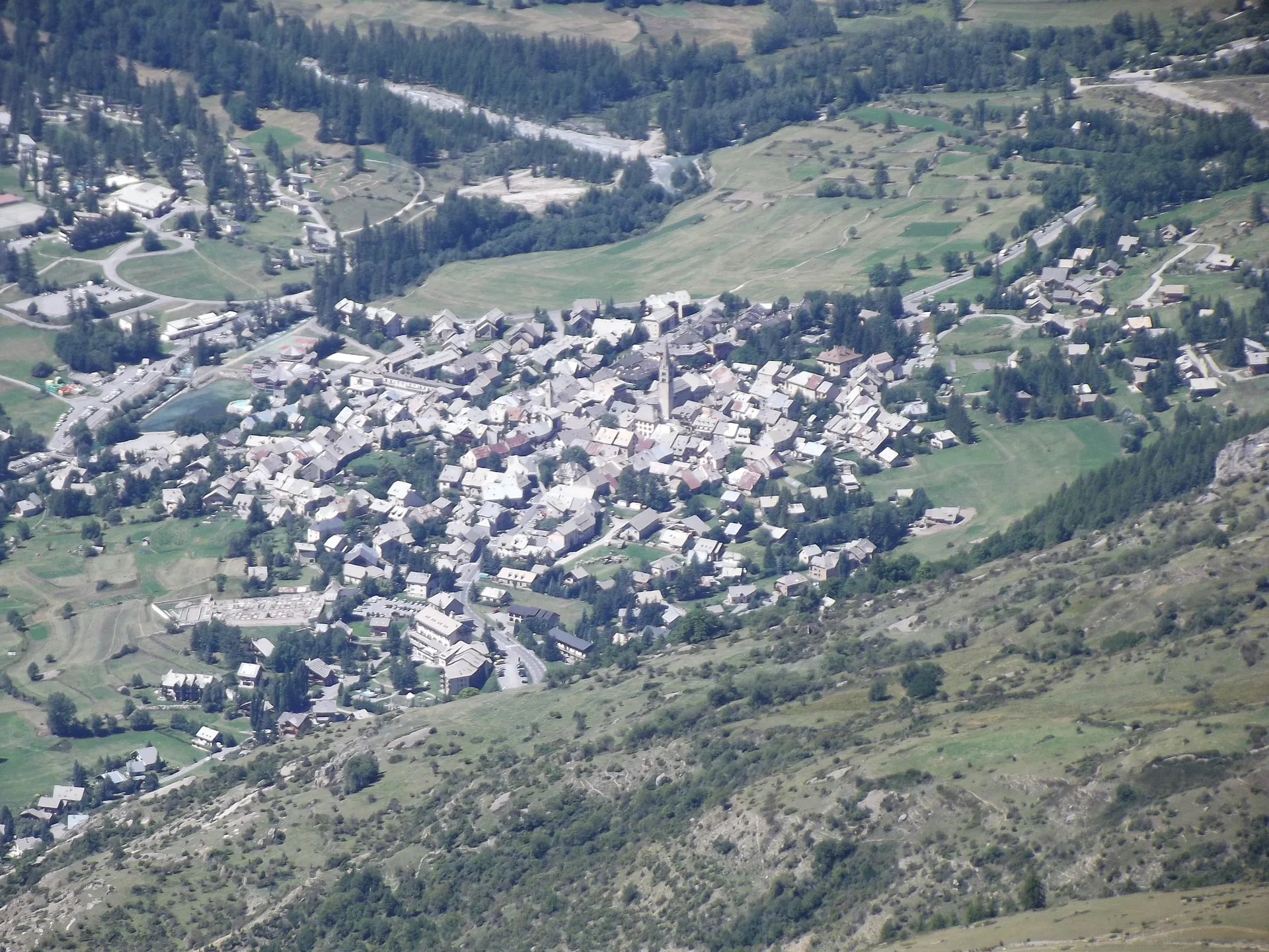 Grand lac de l'Oule à La Salle-les-Alpes — À 2,6 km du lac