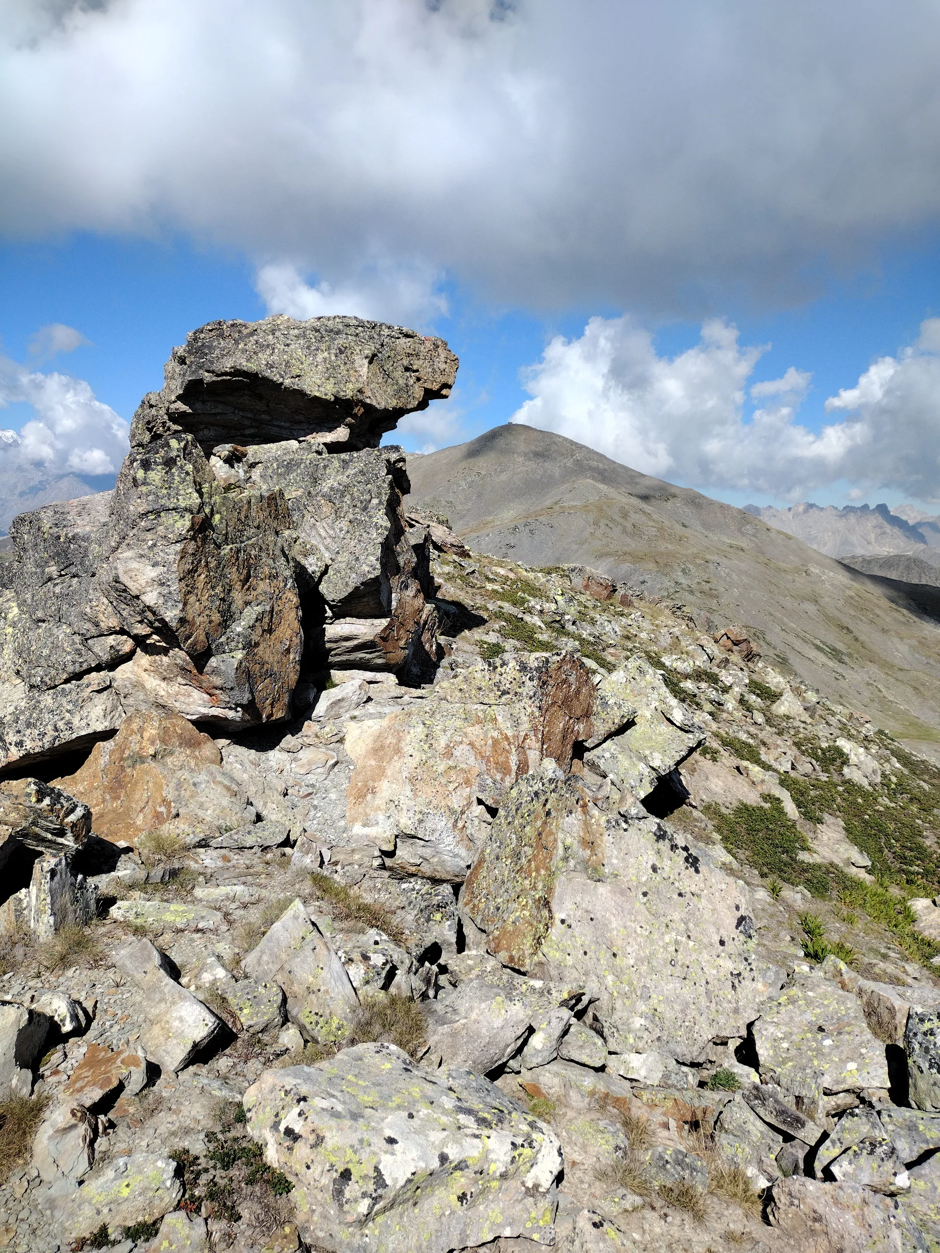Grand lac de l'Oule à La Salle-les-Alpes — À 908 m du lac