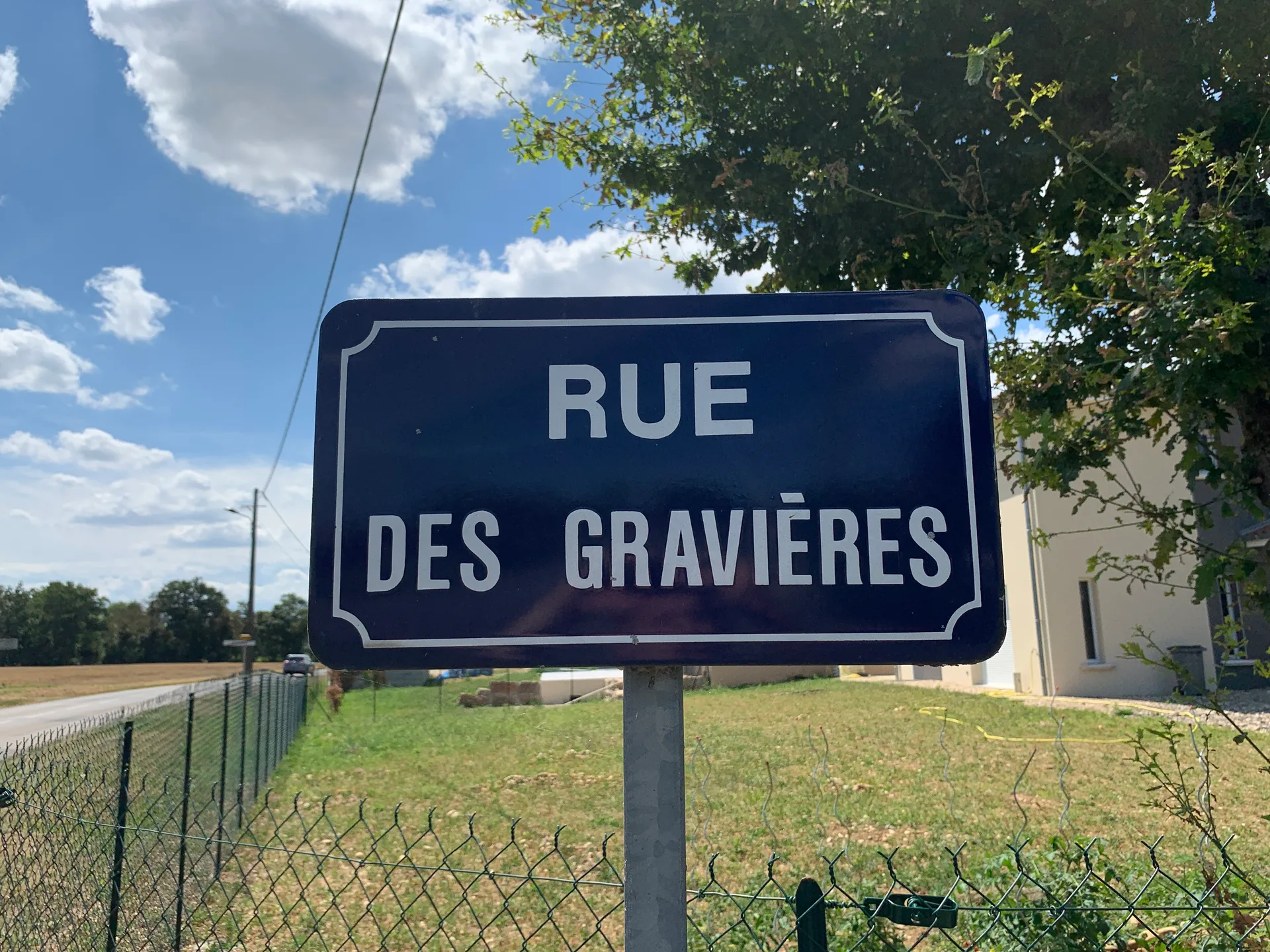 La Piscine à Saint-Julien-sur-Veyle — À 370 m du lac