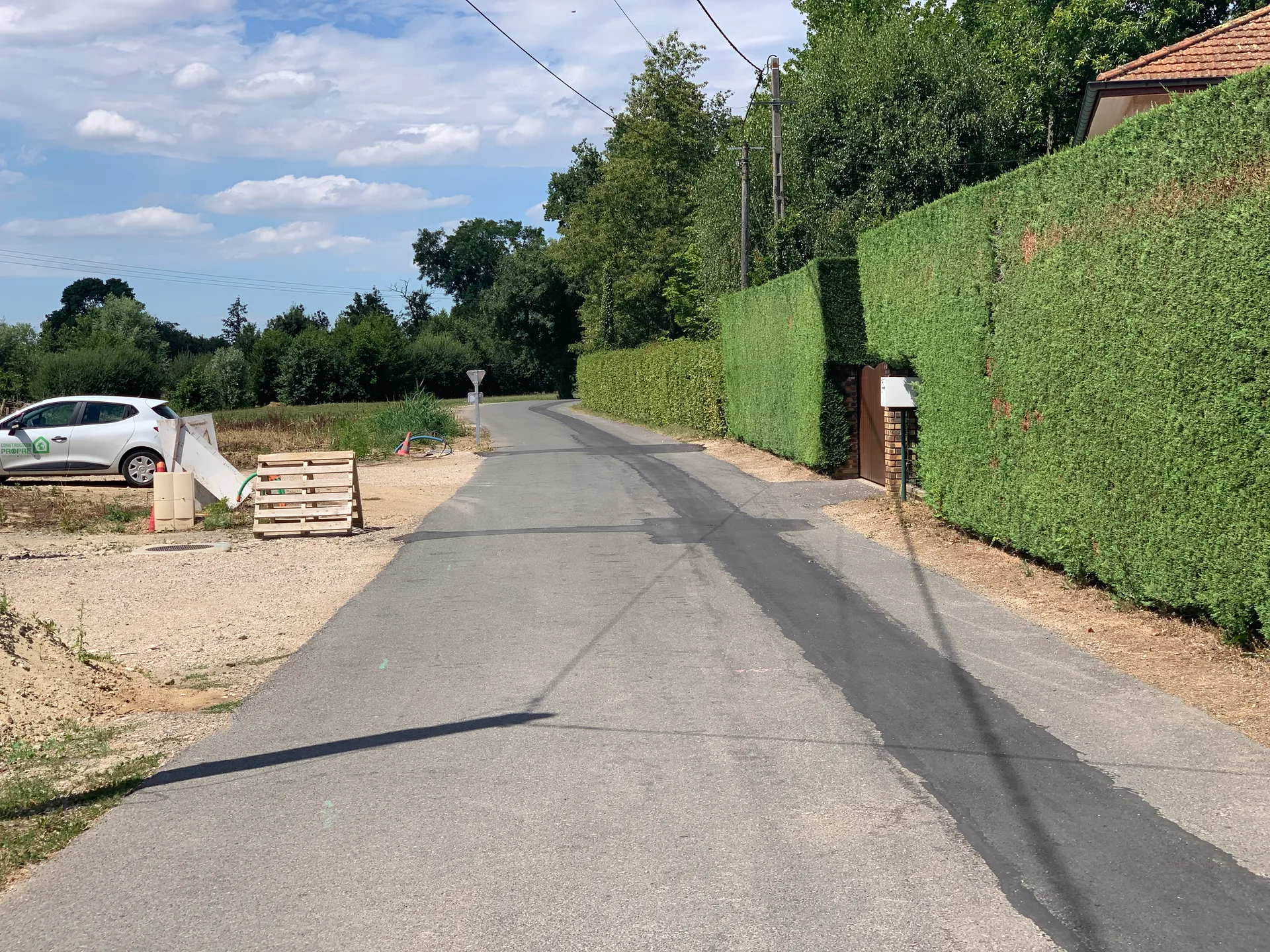 La Piscine à Saint-Julien-sur-Veyle — À 370 m du lac