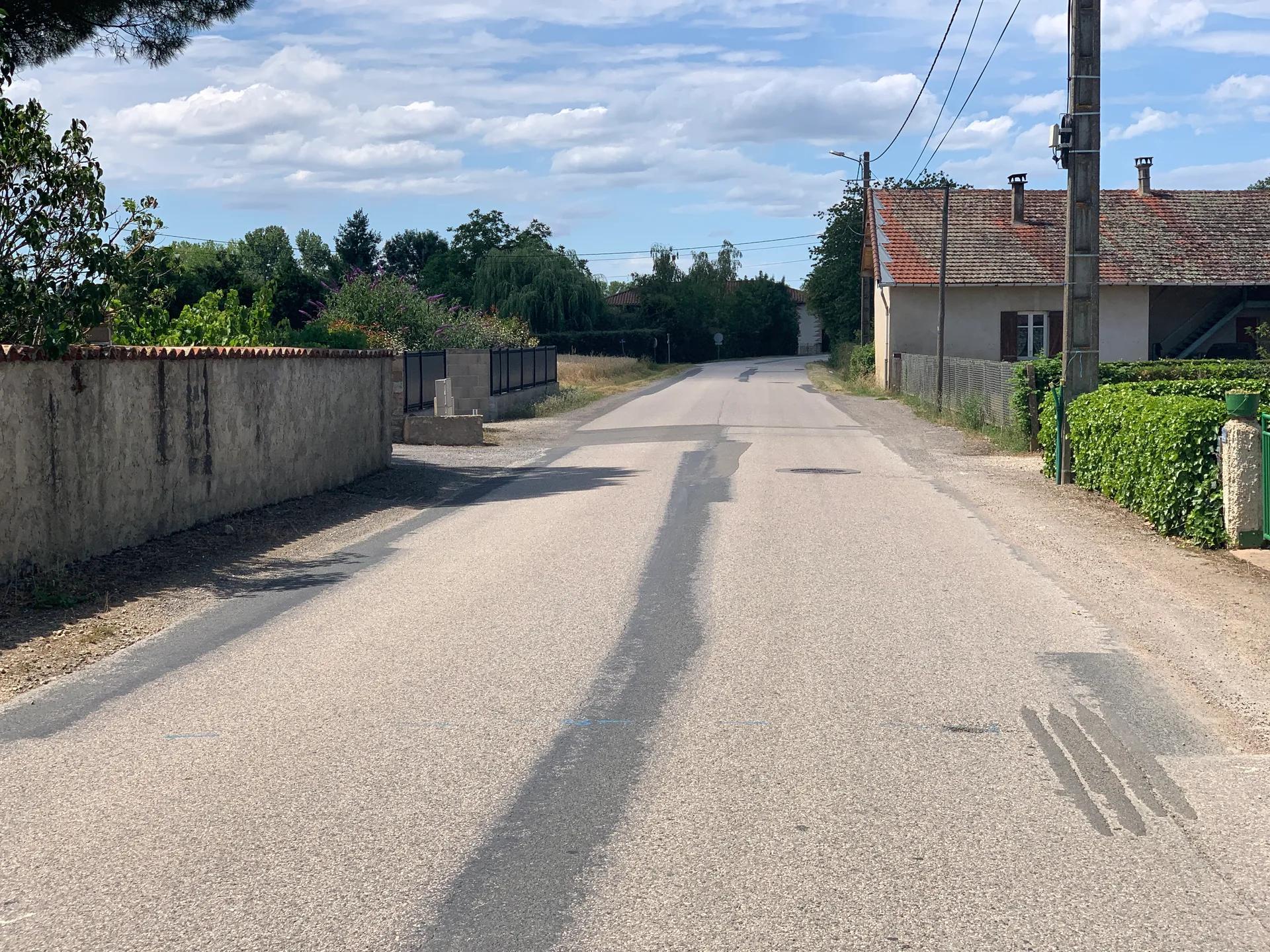 La Piscine à Saint-Julien-sur-Veyle — À 334 m du lac