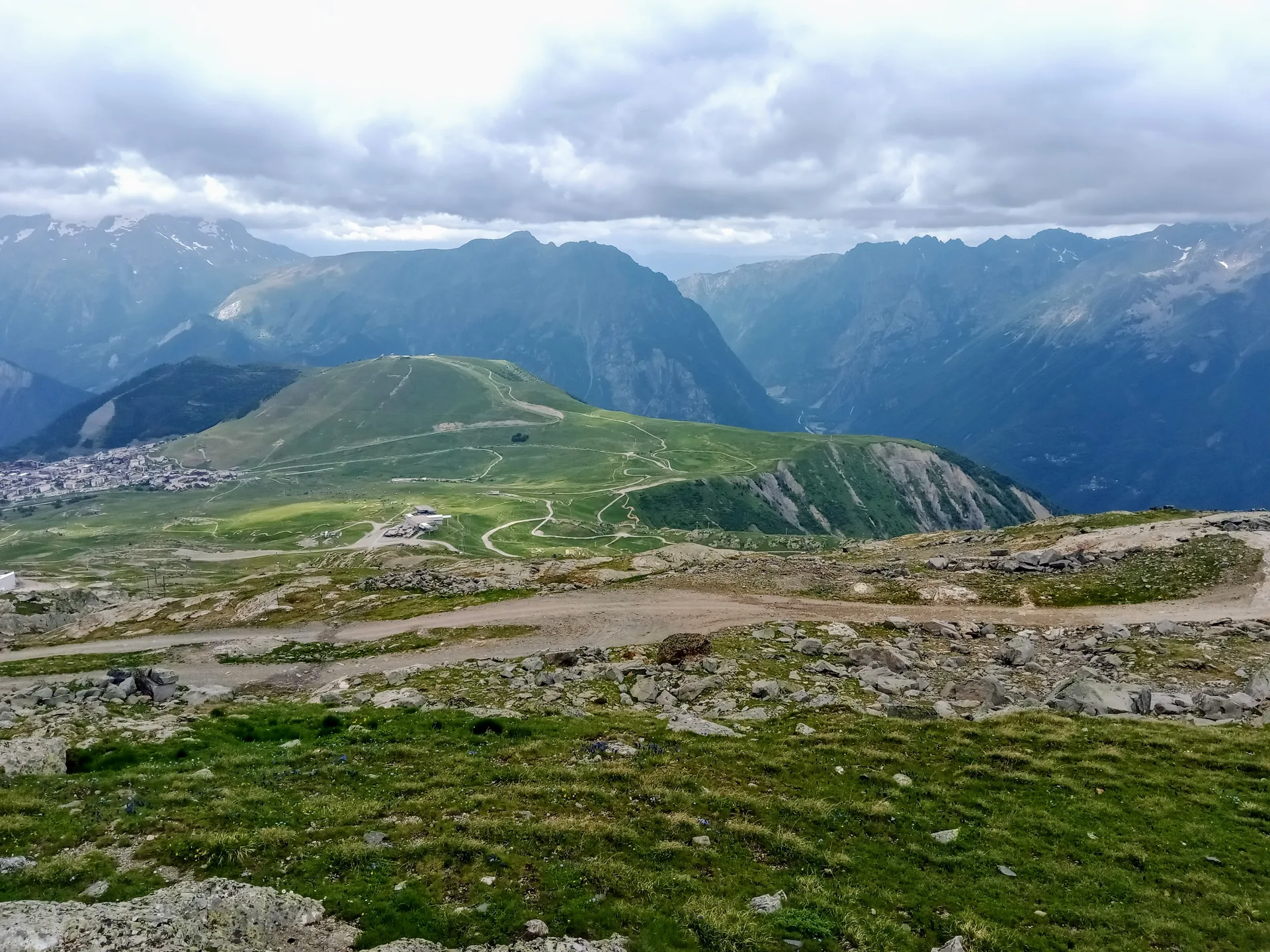Lac Besson à Huez — À 1,5 km du lac
