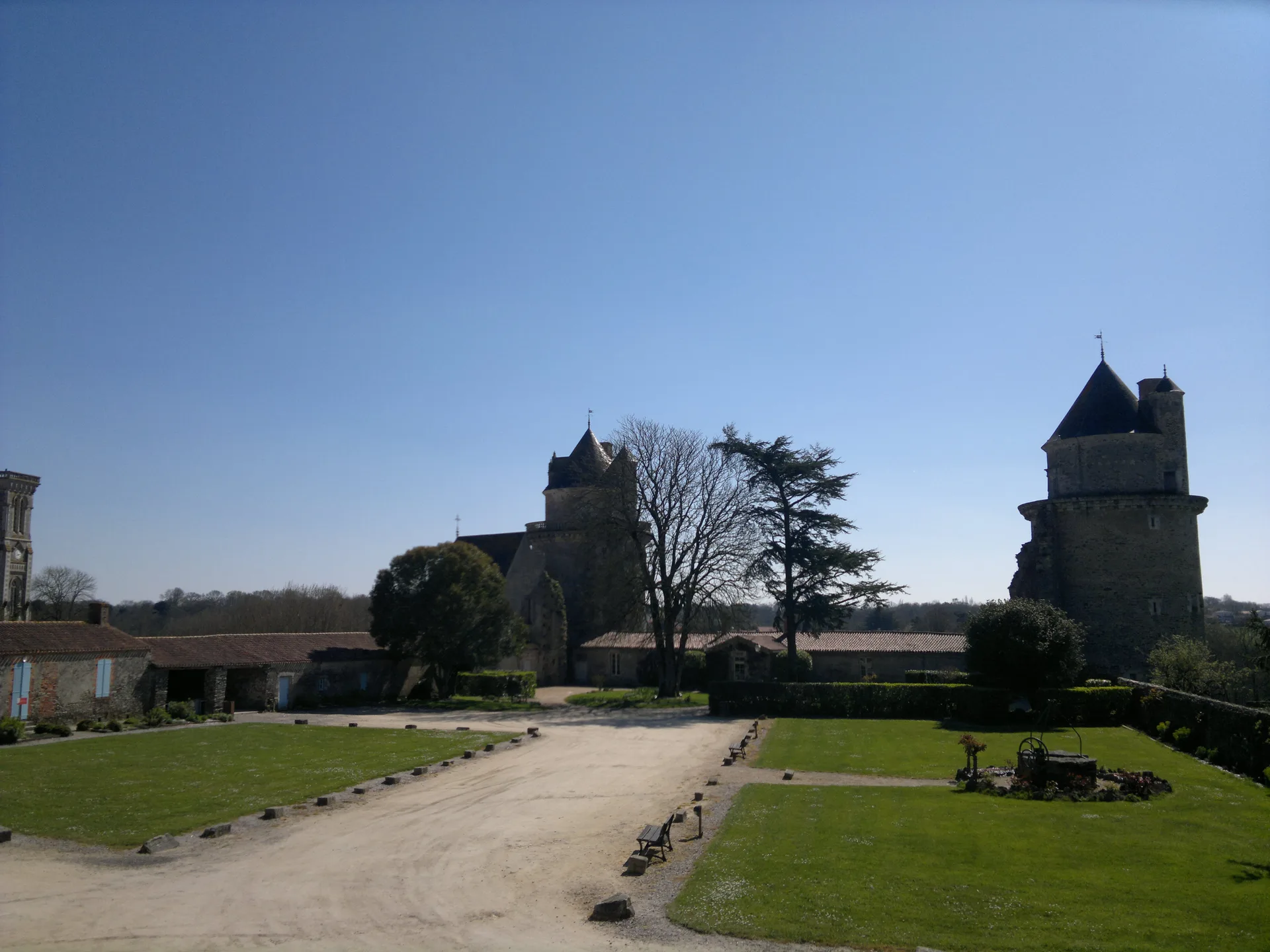 Lac d'Apremont à Apremont — À 2,4 km du lac