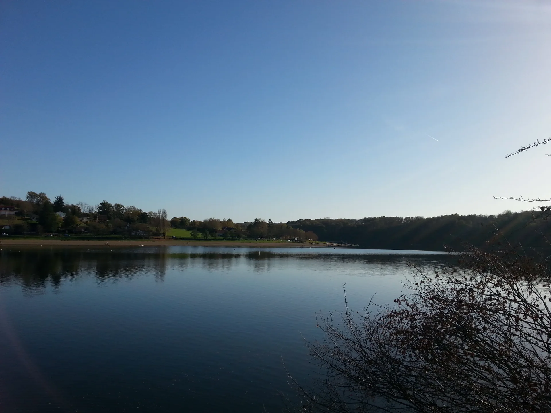 Lac d'Eguzon à Éguzon-Chantôme — À 205 m du lac