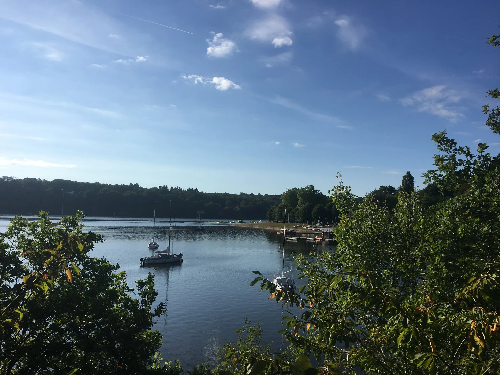 Lac d'Eguzon à Éguzon-Chantôme — À 349 m du lac