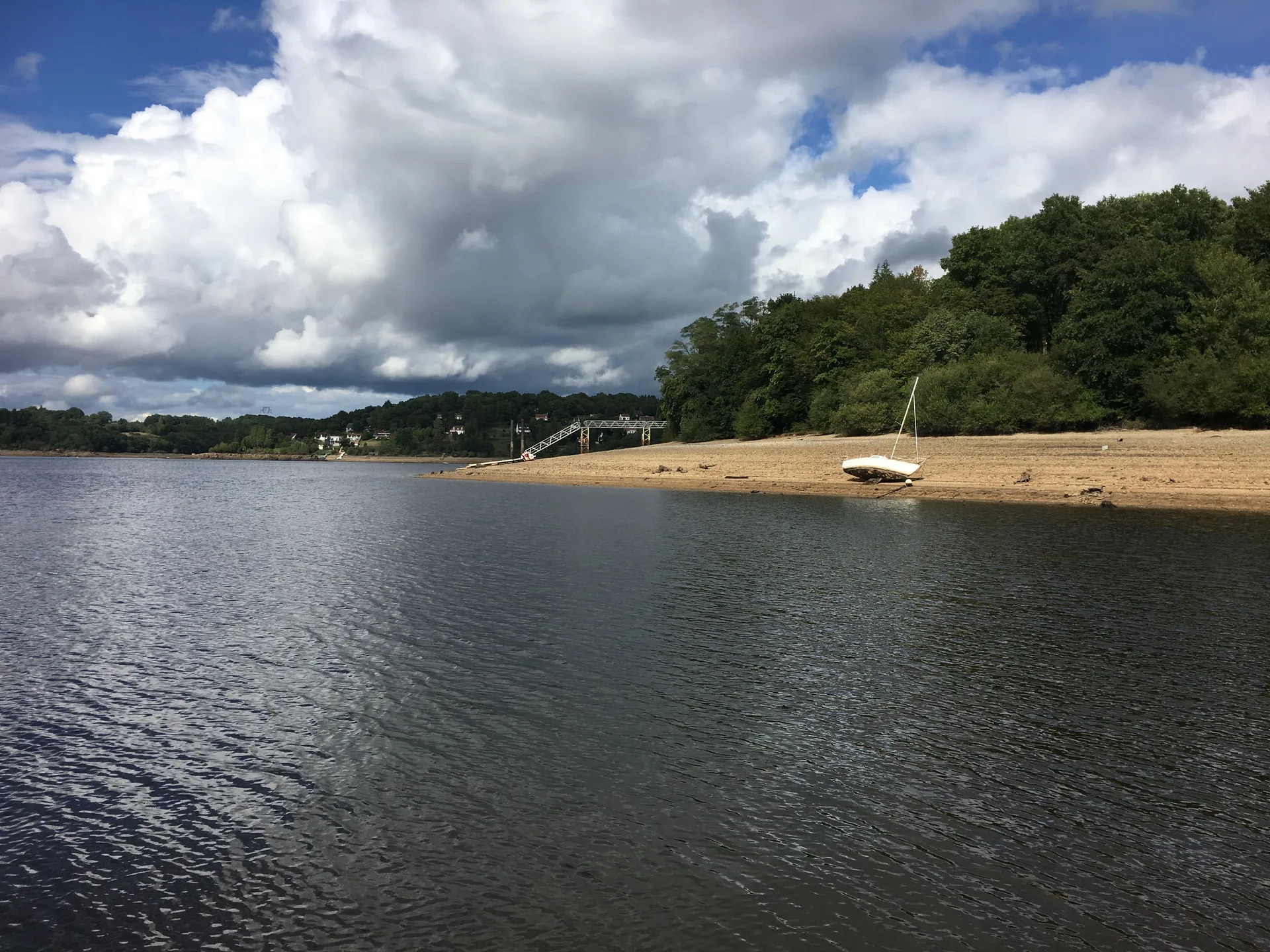 Lac d'Eguzon à Éguzon-Chantôme — À 514 m du lac